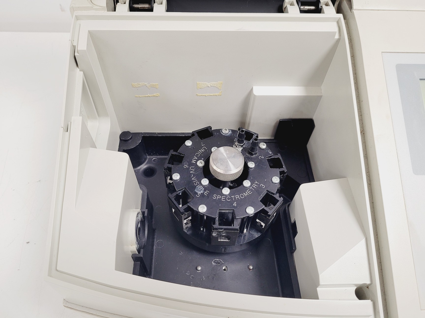 Image of Unicam Helios Gamma UV-VIS Spectrophotometer Lab