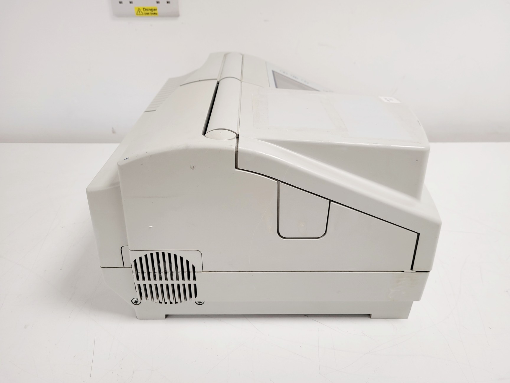 Image of Thermo Scientific Helios Omega UV-VIS Spectrophotometer Lab