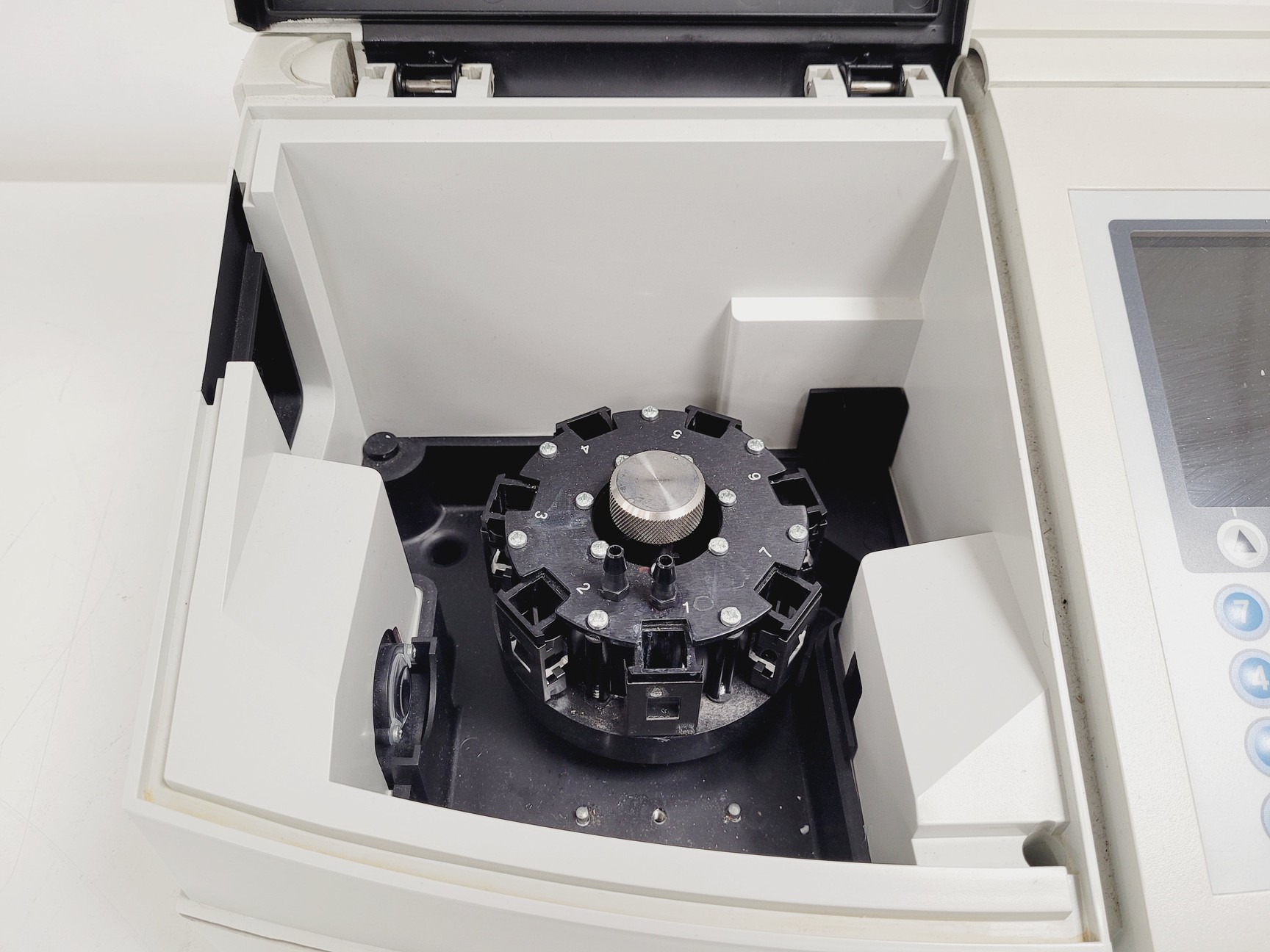 Image of Thermo Scientific Helios Omega UV-VIS Spectrophotometer Lab