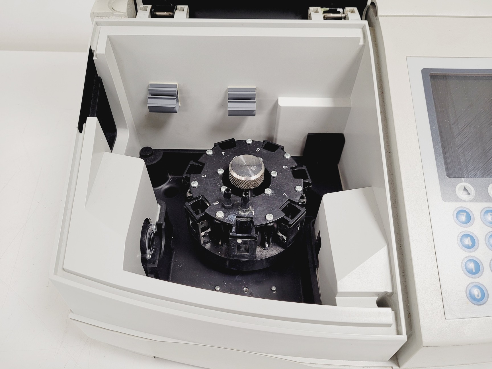 Image of Thermo Scientific Helios Omega UV-VIS Spectrophotometer Lab