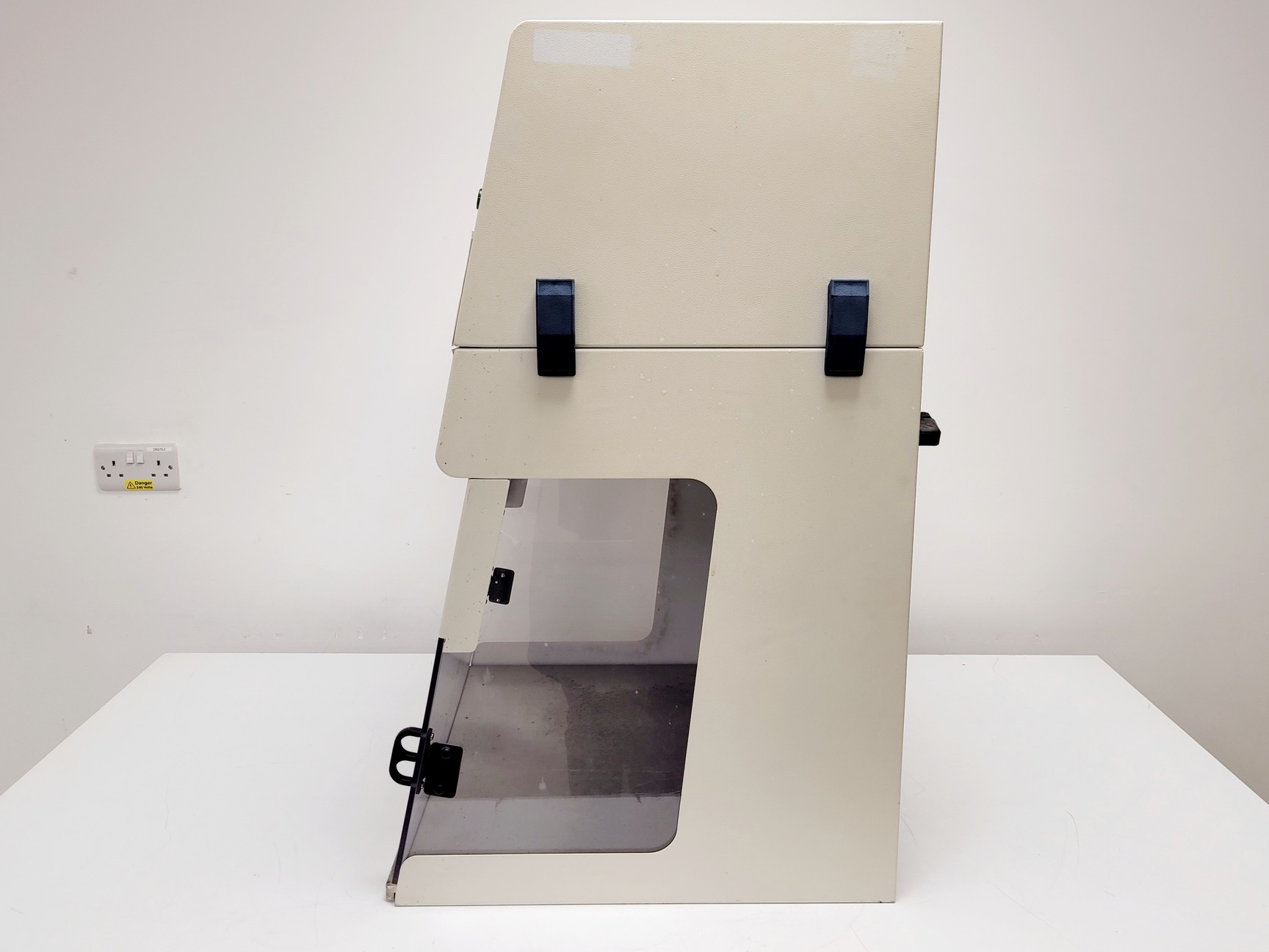 Image of Labcaire PCR 6 PCR Workstation Lab