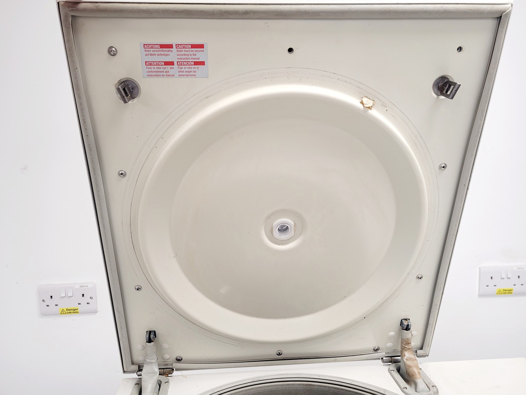 Image of Kendro Laboratory Products D-37520 Benchtop Centrifuge
