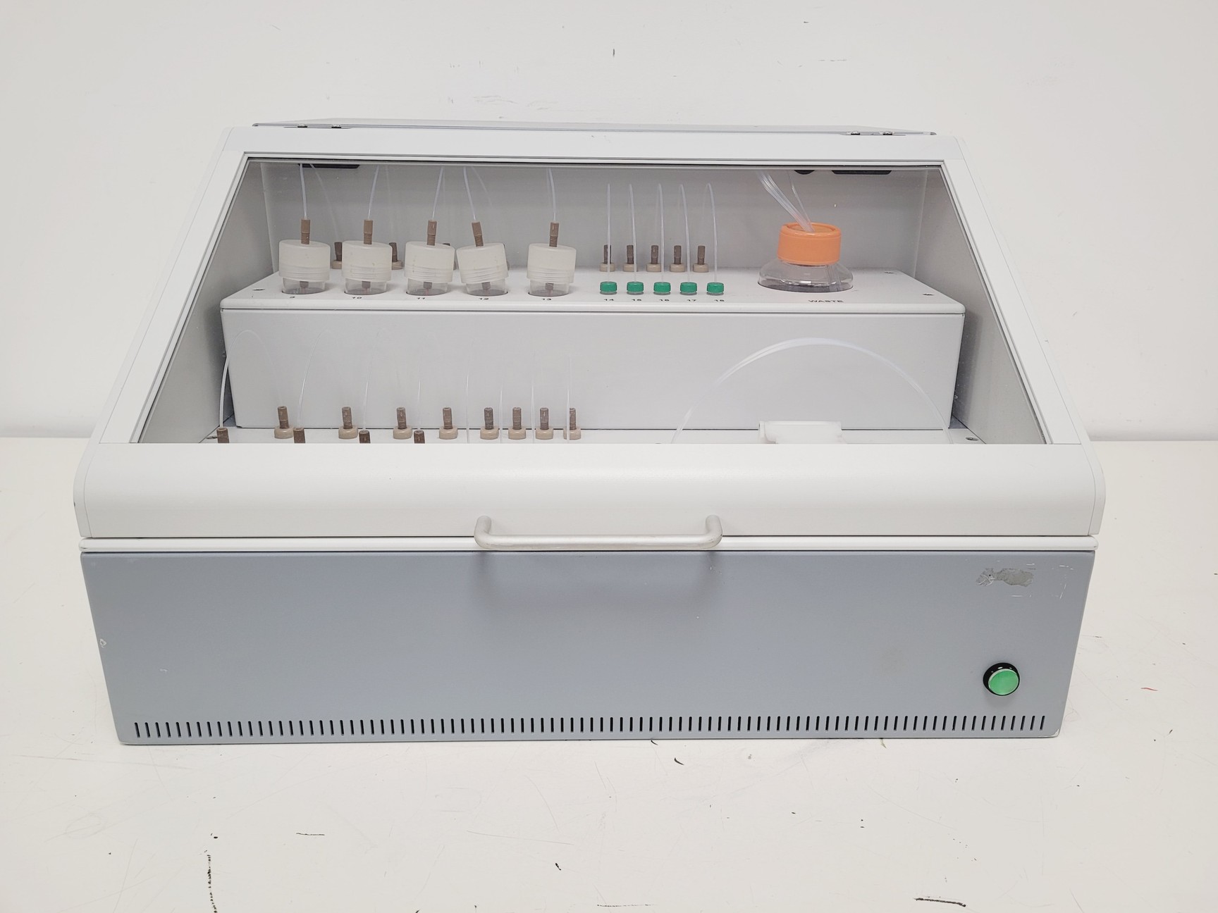 Image of Illumina Genome Analyser IIx System with PEM IIX and Cluster Station