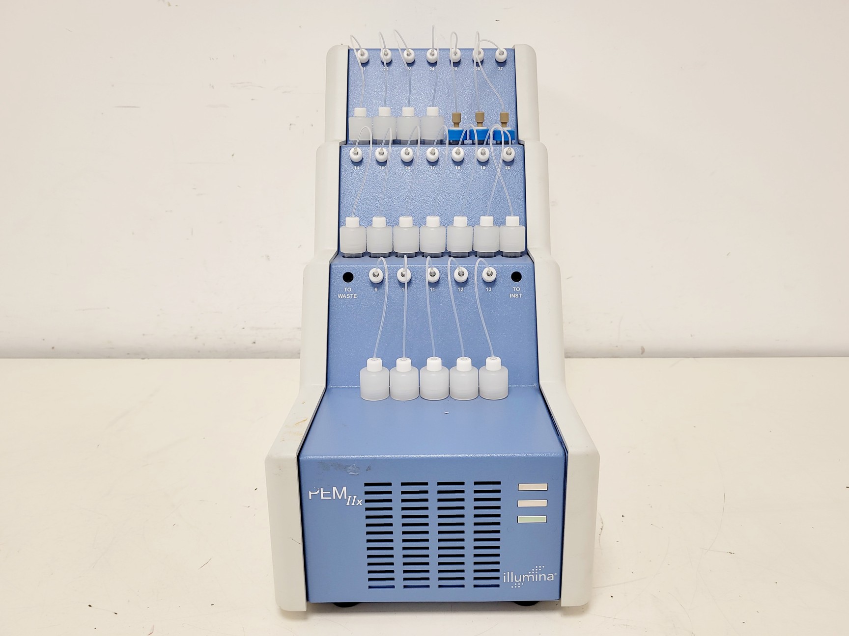 Image of Illumina Genome Analyser IIx System with PEM IIX and Cluster Station