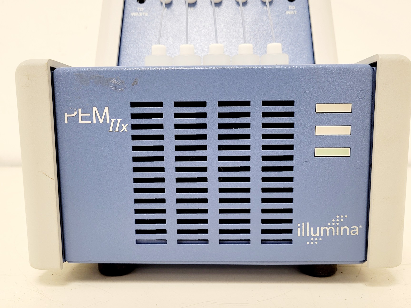 Image of Illumina Genome Analyser IIx System with PEM IIX and Cluster Station