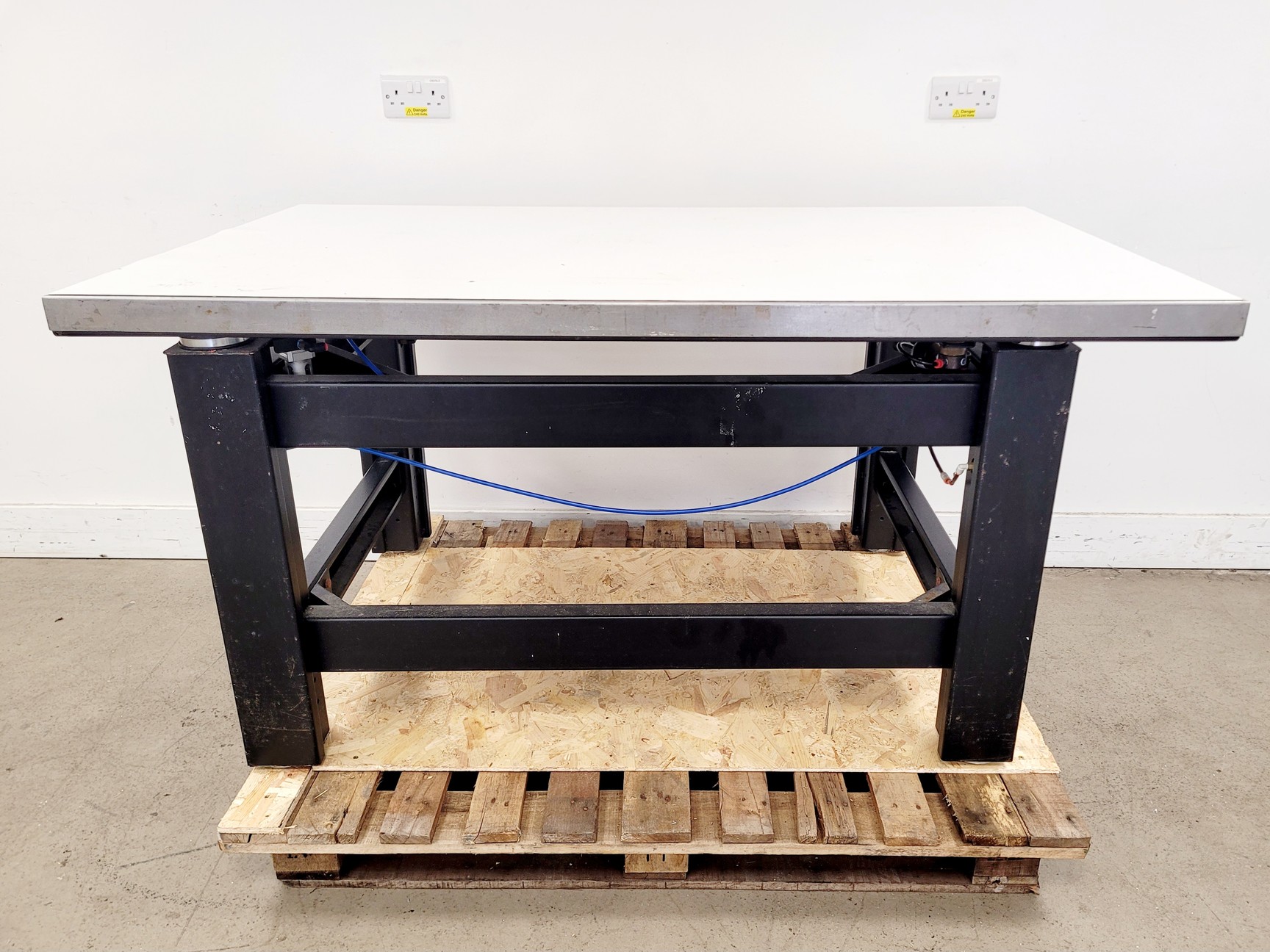 Image of TMC Micro-G Model 63-530 Anti-Vibration Table