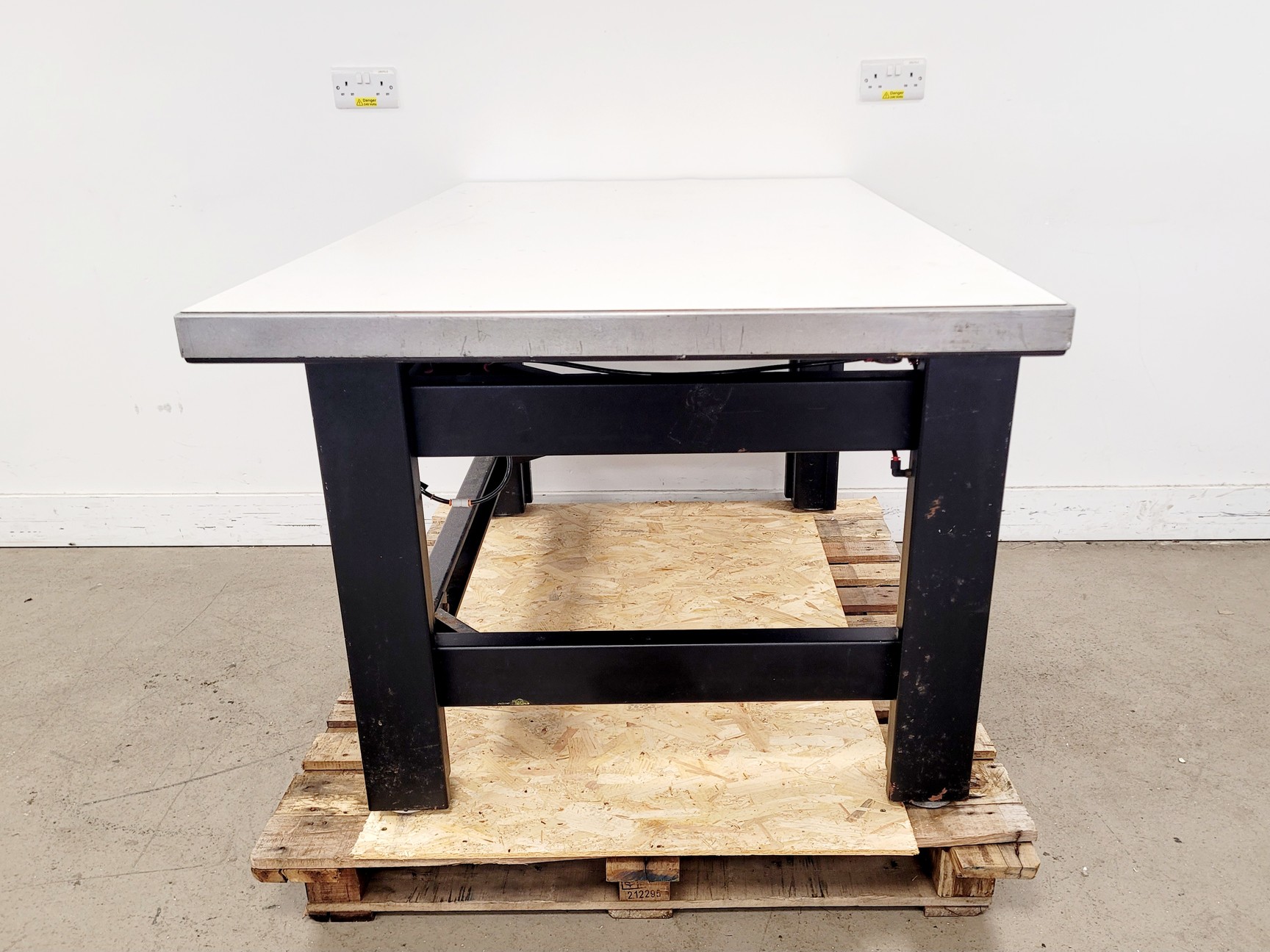 Image of TMC Micro-G Model 63-530 Anti-Vibration Table