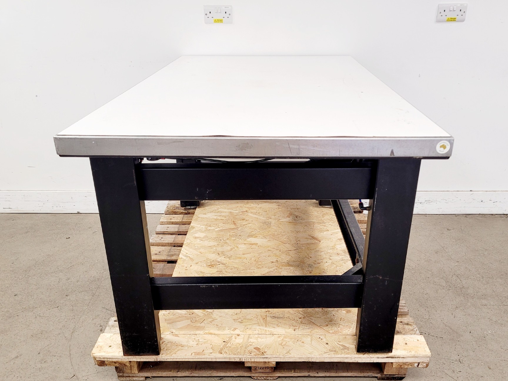 Image of TMC Micro-G Model 63-530 Anti-Vibration Table