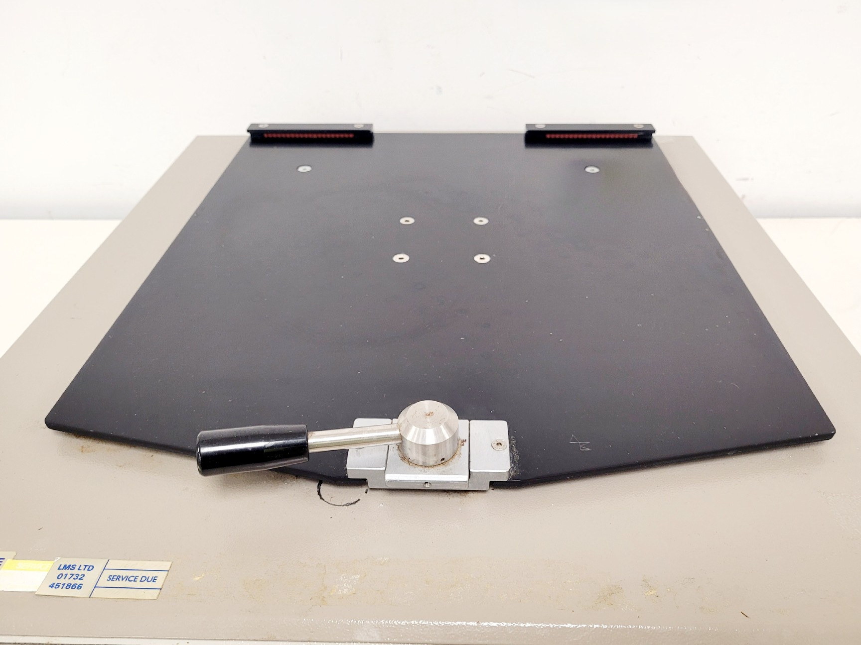 Image of Kuhner Lab Benchtop Shaker LS-W Lab