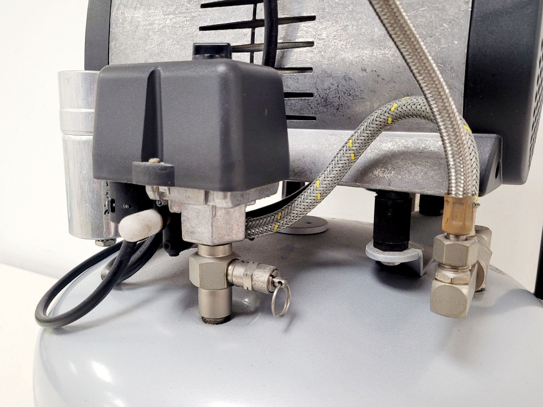 Image of Jun Air OF302-15B Air Compressor 15L