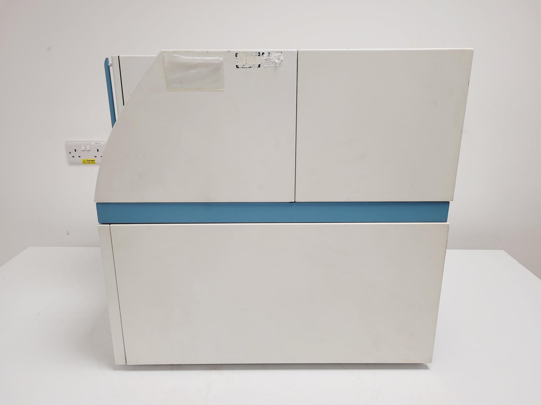 Image of Perkin Elmer Wallac 1450 Microbeta Trilux System w/ PC & Software Lab