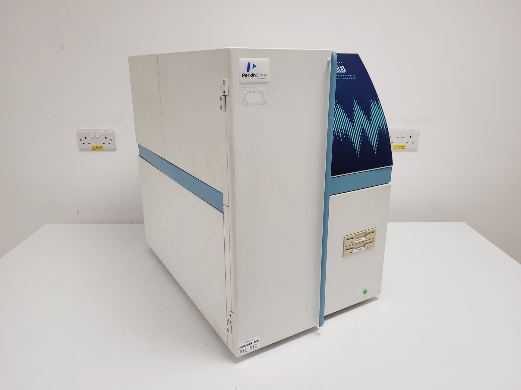 Image of Perkin Elmer Wallac 1450 Microbeta Trilux System w/ PC & Software Lab