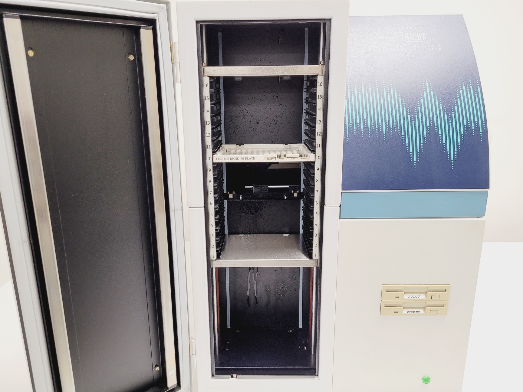 Image of Perkin Elmer Wallac 1450 Microbeta Trilux System w/ PC & Software Lab