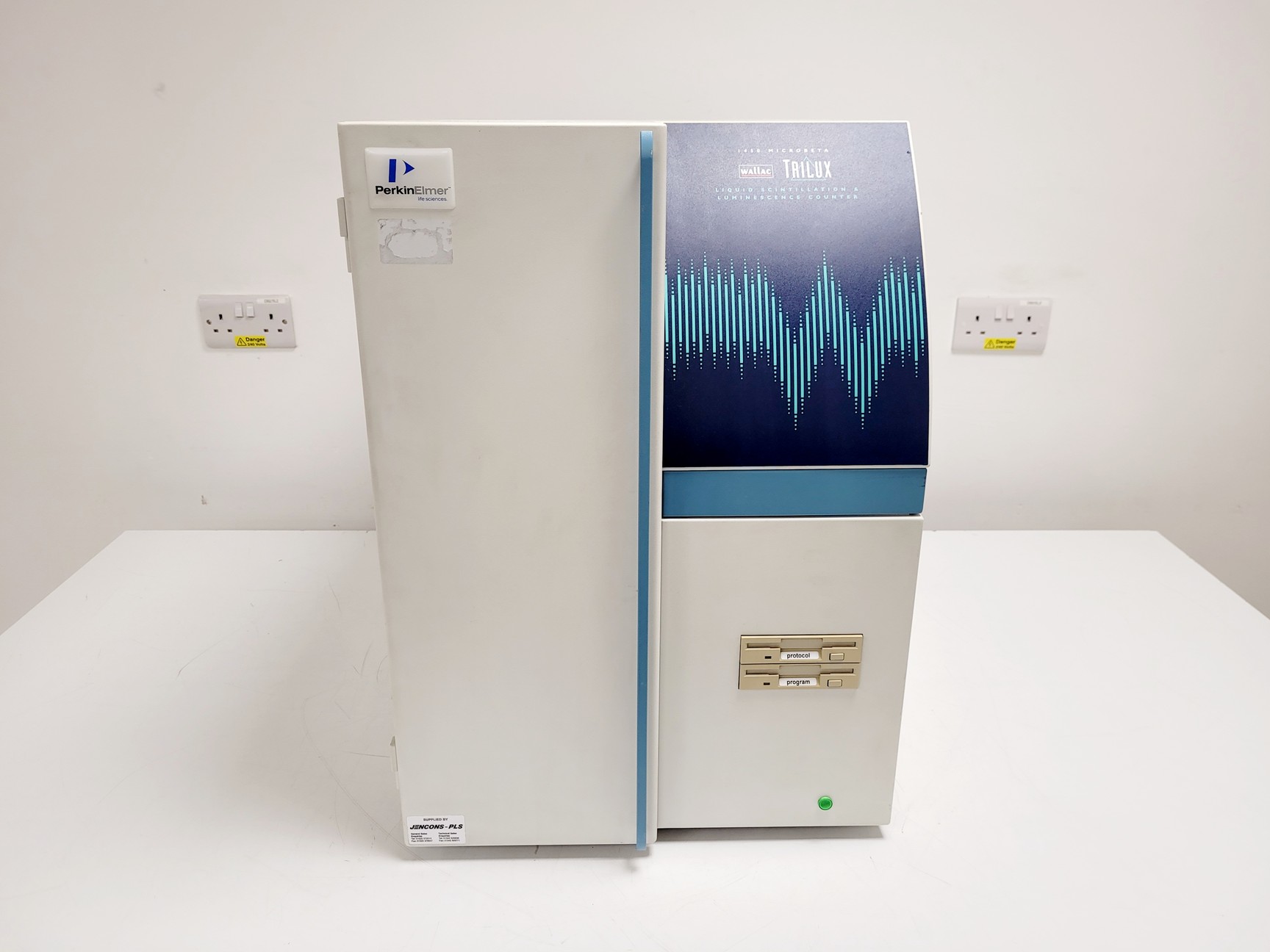 Image of Perkin Elmer Wallac 1450 Microbeta Trilux System w/ PC & Software Lab