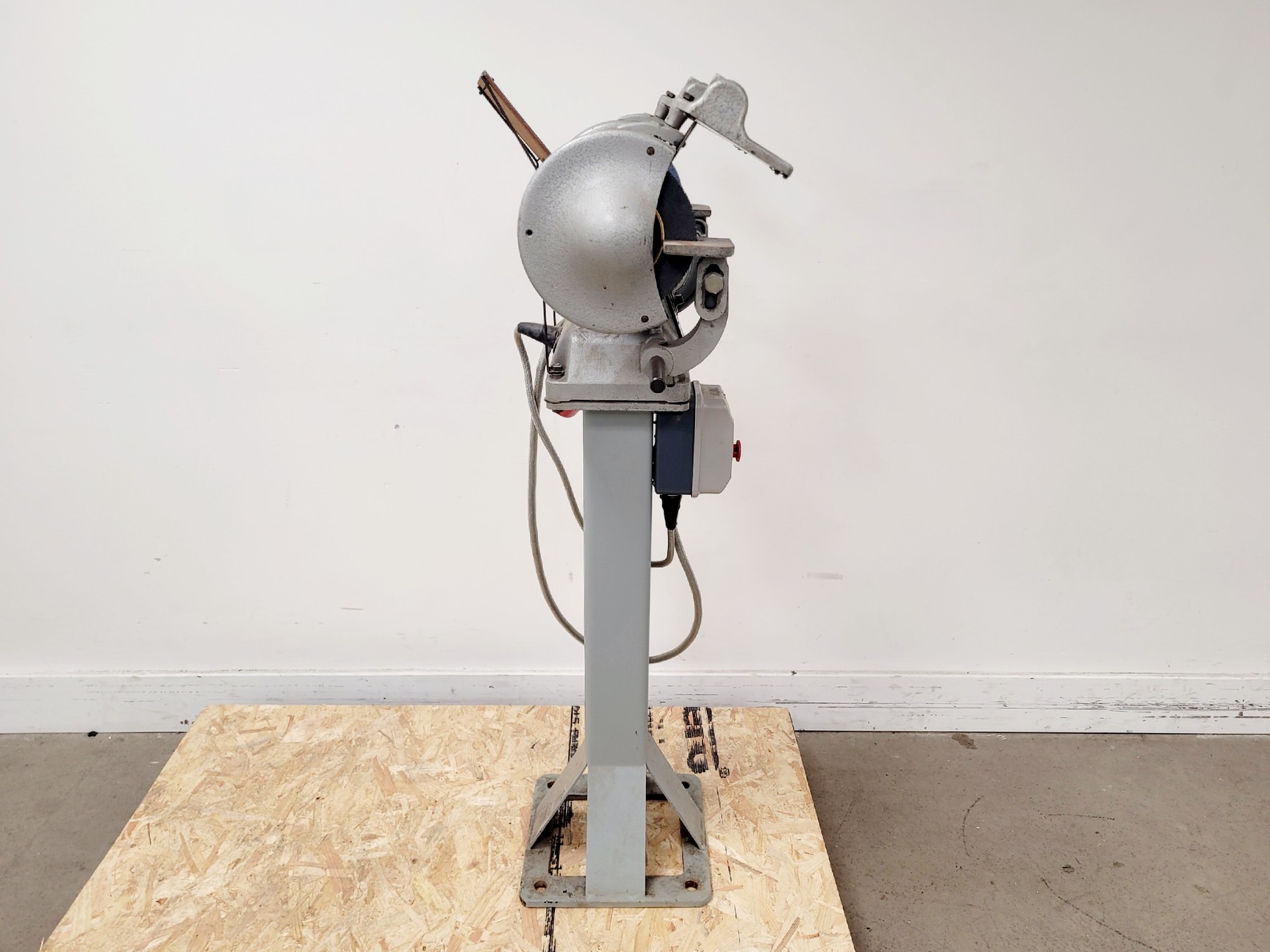 Image of Wolf Model TG8HG 8'' Double Ended Pedestal Grinder