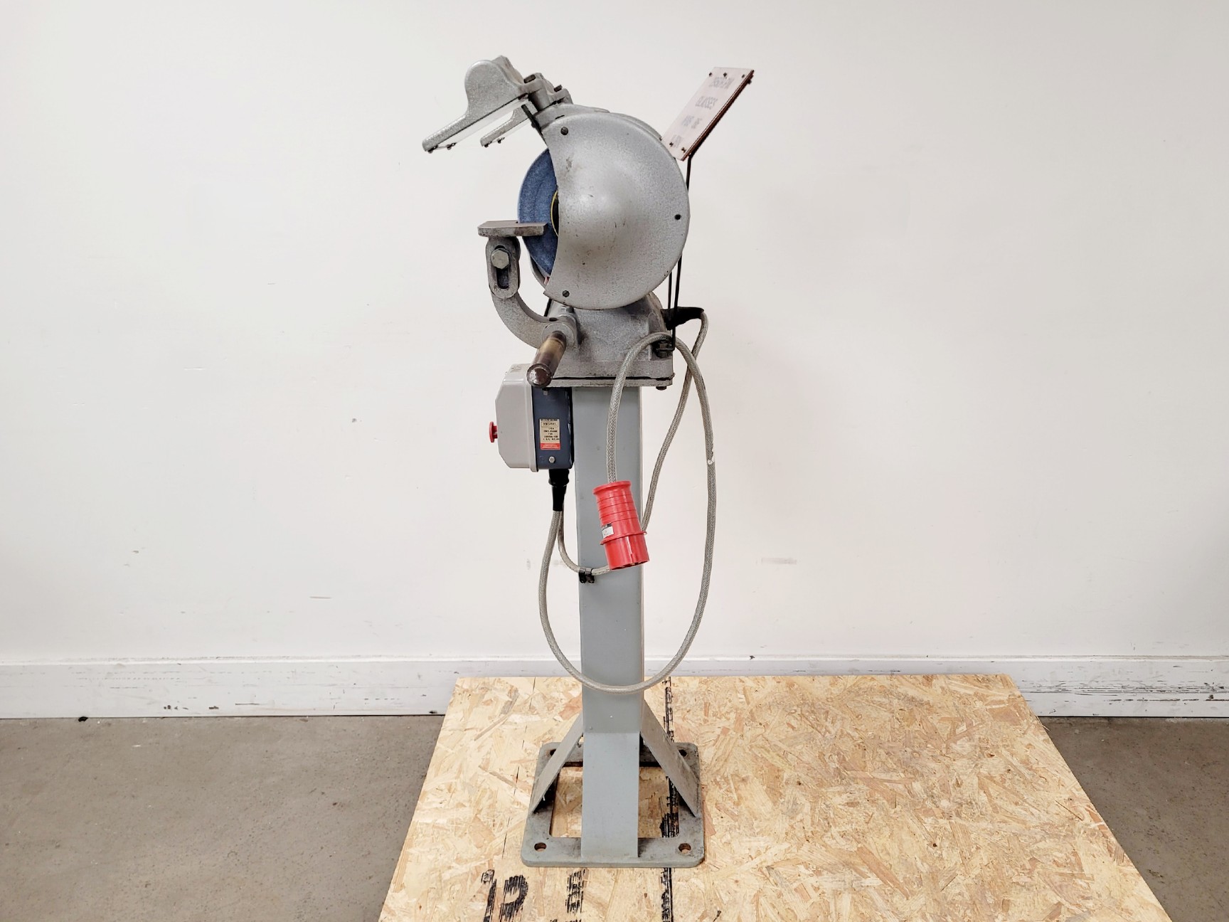 Image of Wolf Model TG8HG 8'' Double Ended Pedestal Grinder