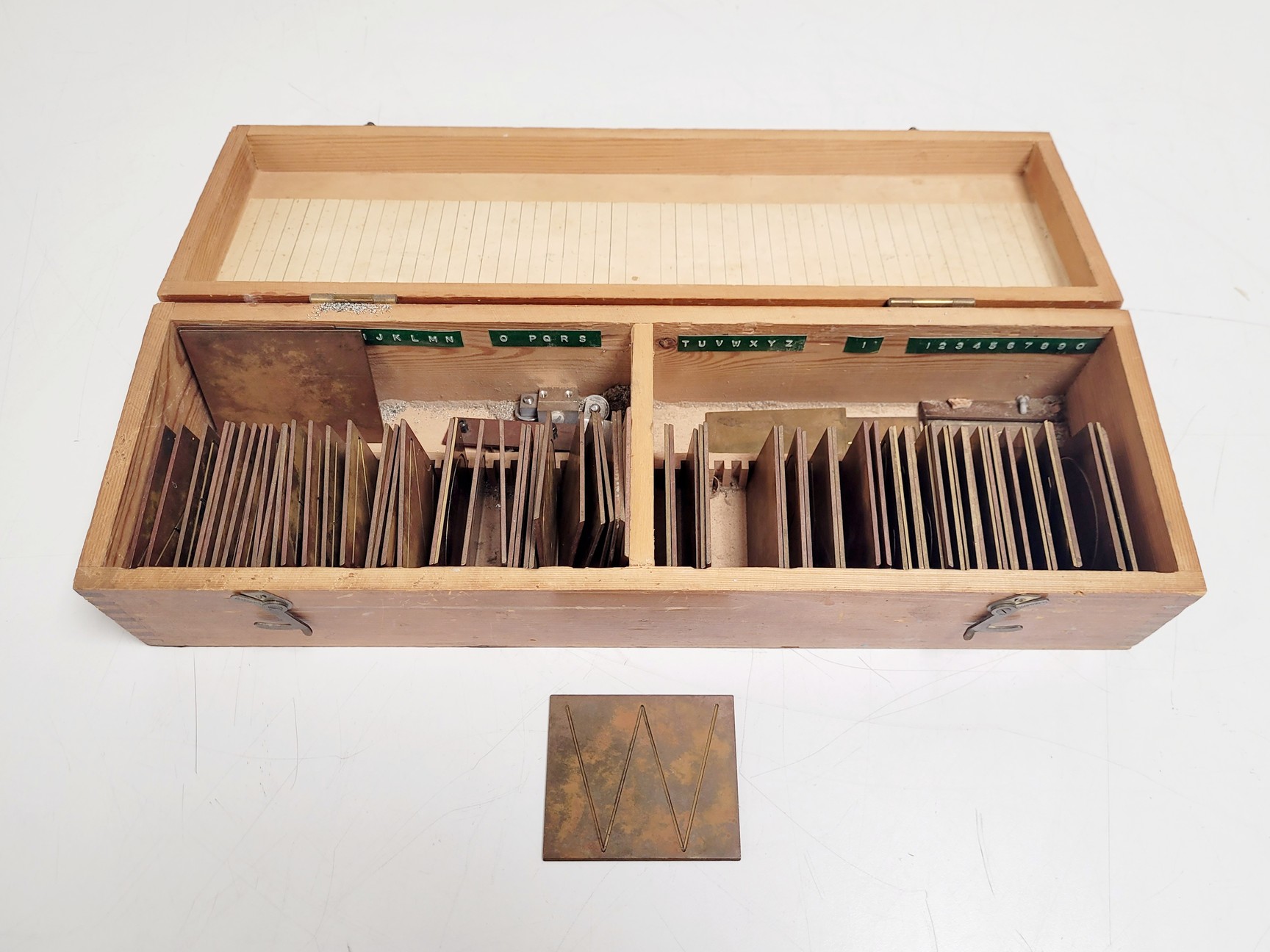 Image of Gravograph Engraver with Letters/Accessories