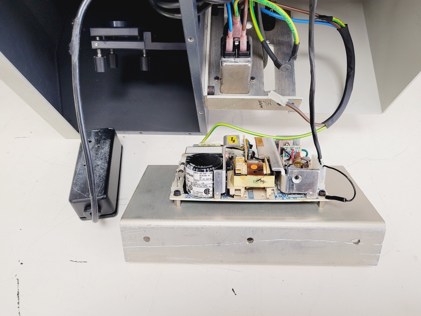 Image of Leica DMLM Microscope w/ Reinshaw Raman Spectrometer Lab