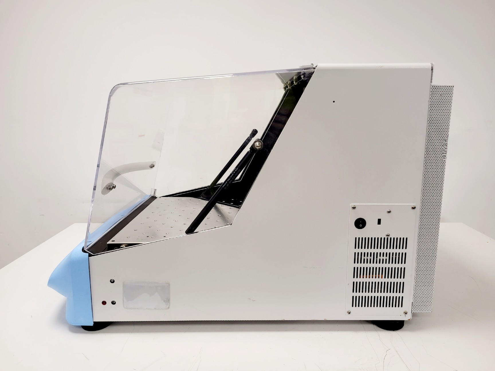Image of Thermo Scientific MaxQ 4000 Benchtop Orbital Incubator Shaker