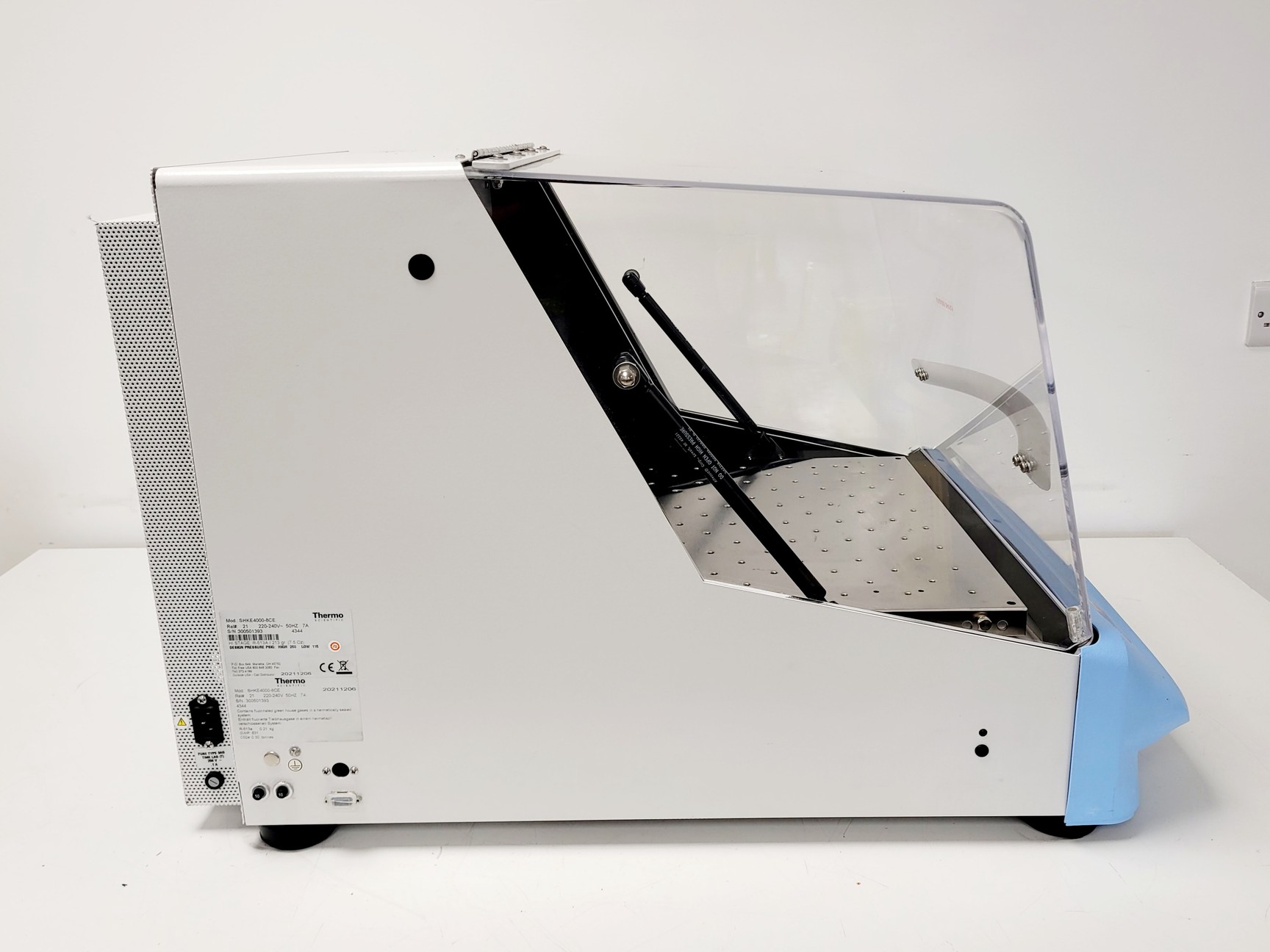 Image of Thermo Scientific MaxQ 4000 Benchtop Orbital Incubator Shaker