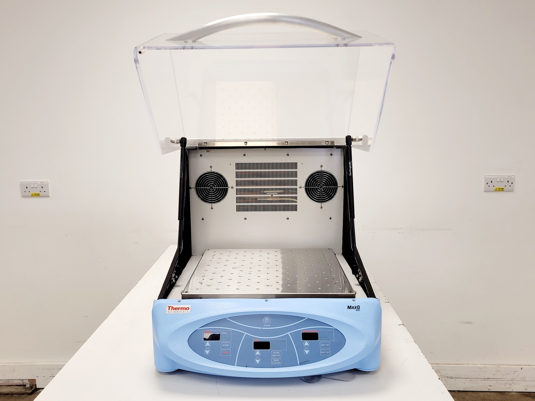 Image of Thermo Scientific MaxQ 4000 Benchtop Orbital Incubator Shaker