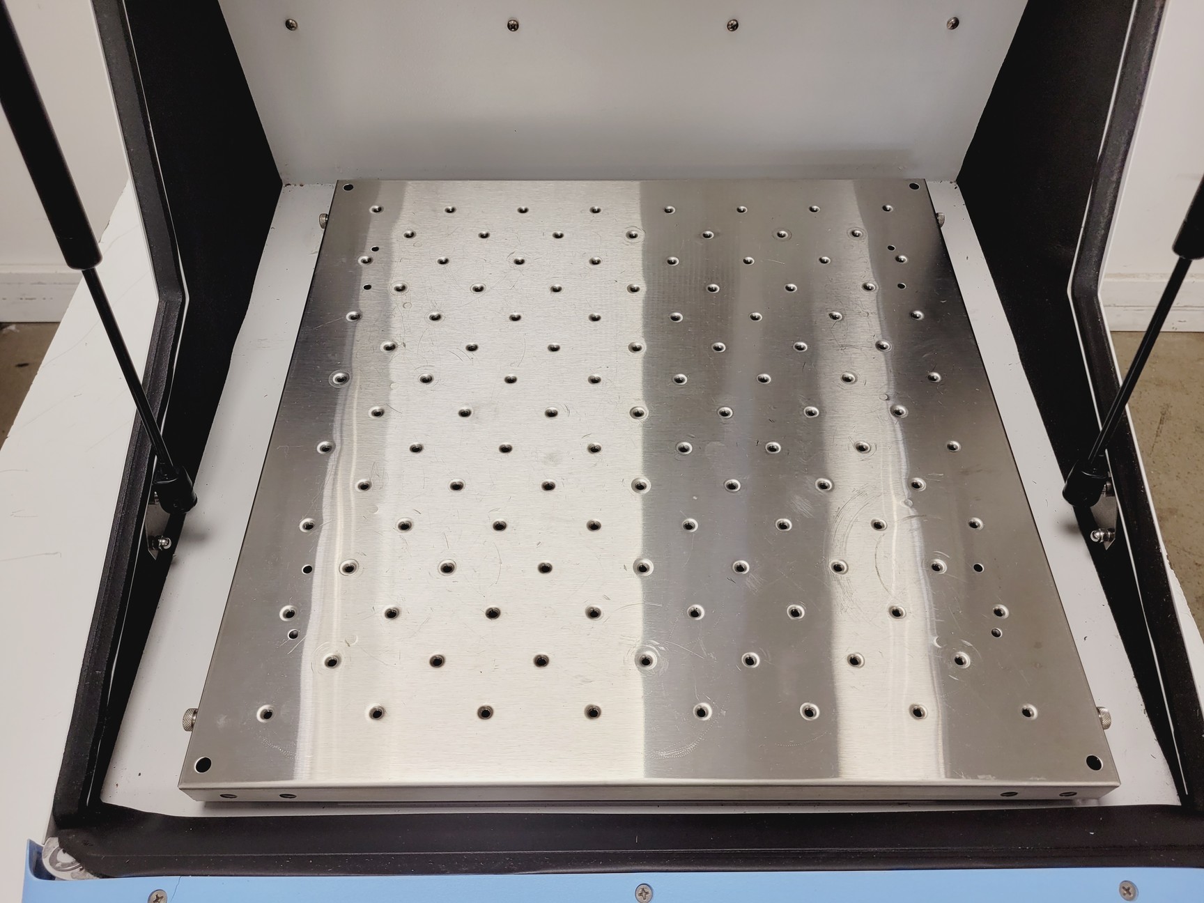 Image of Thermo Scientific MaxQ 4000 Benchtop Orbital Incubator Shaker