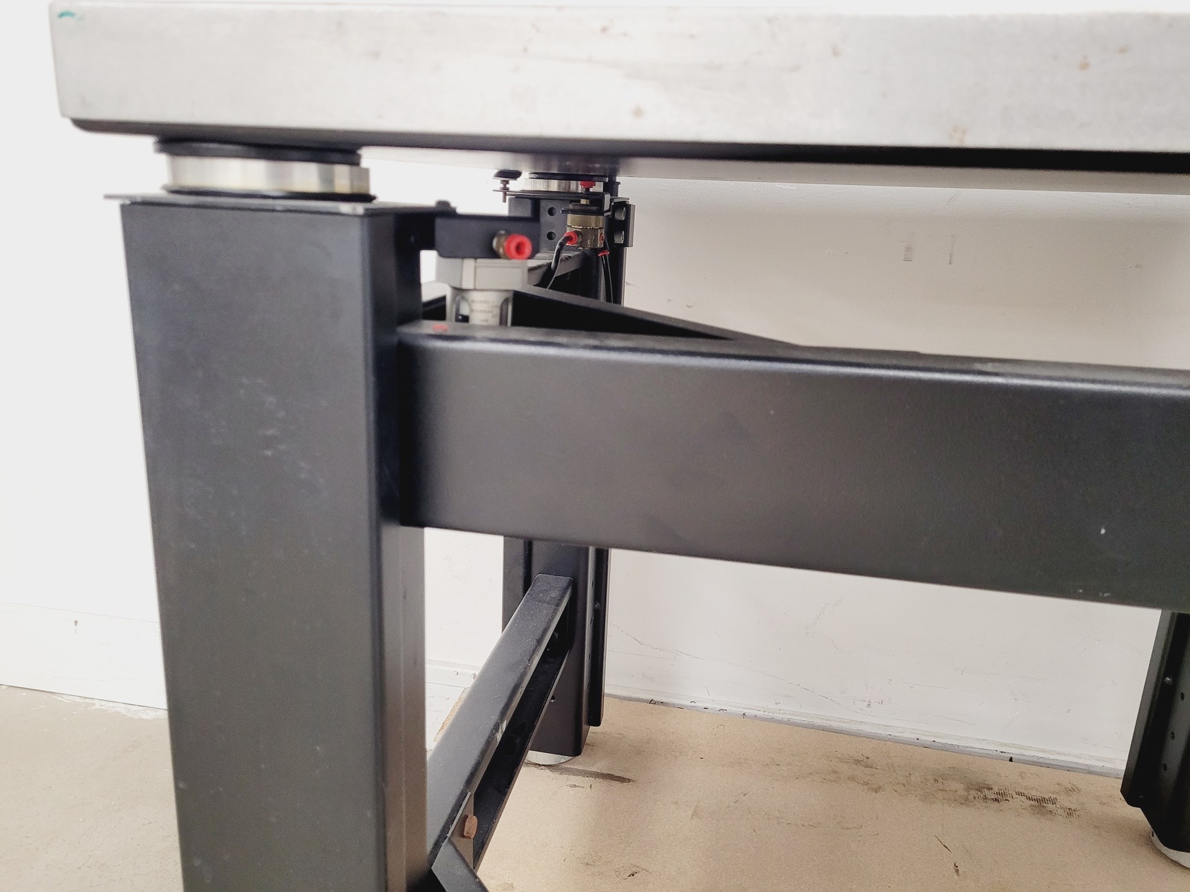 Image of TMC 63-530 Anti-Vibration Table