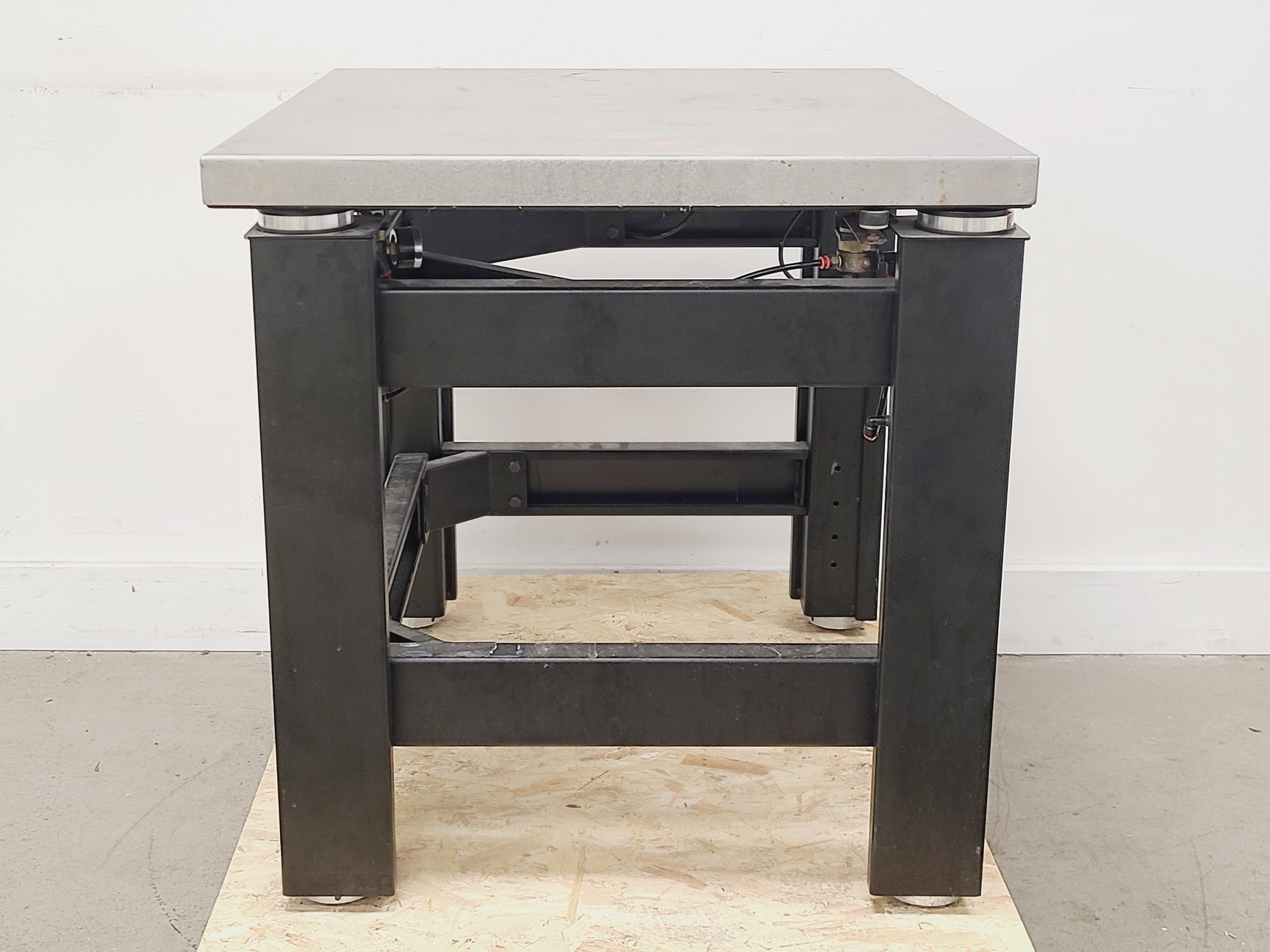 Image of TMC Model 63-530 Anti-Vibration Table