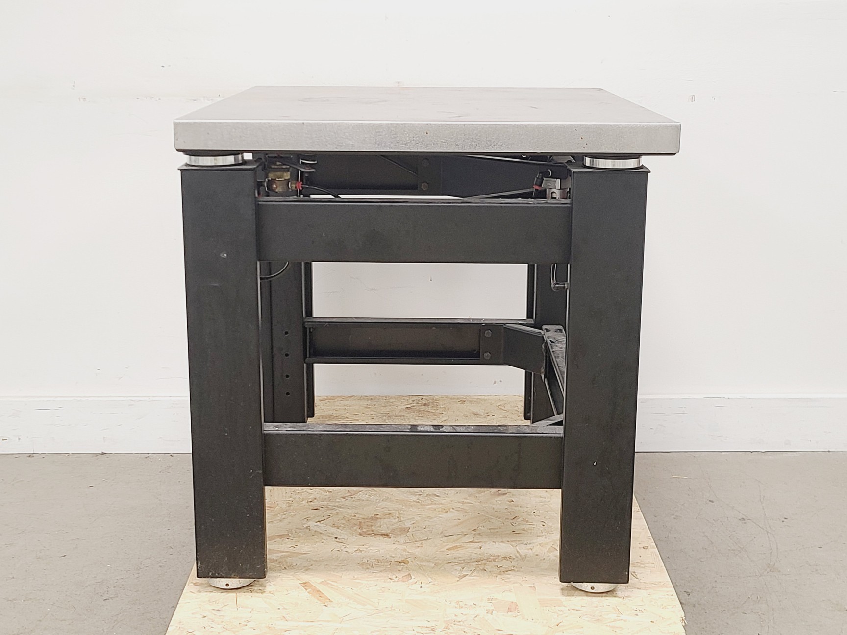 Image of TMC Model 63-530 Anti-Vibration Table