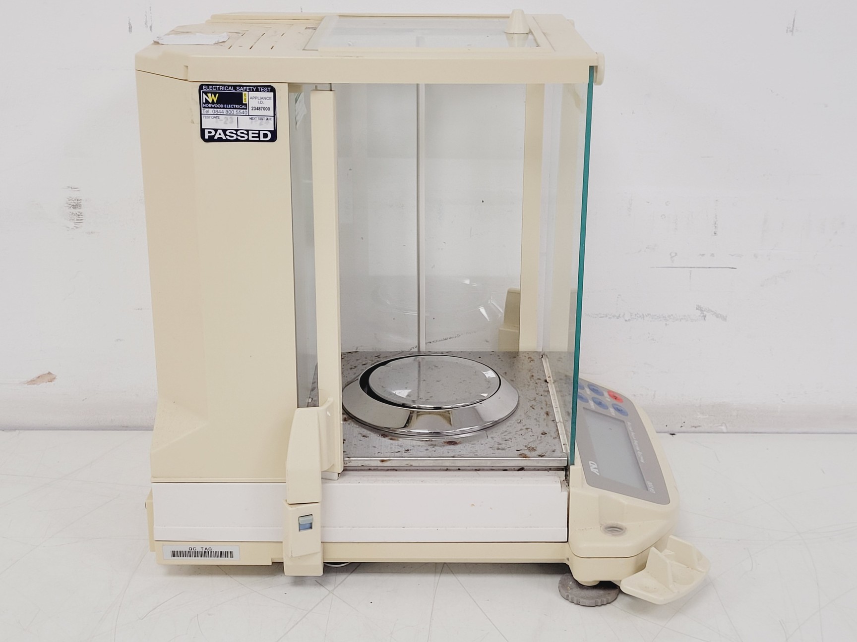Image of A&D Model GR-200 4dp Balance
