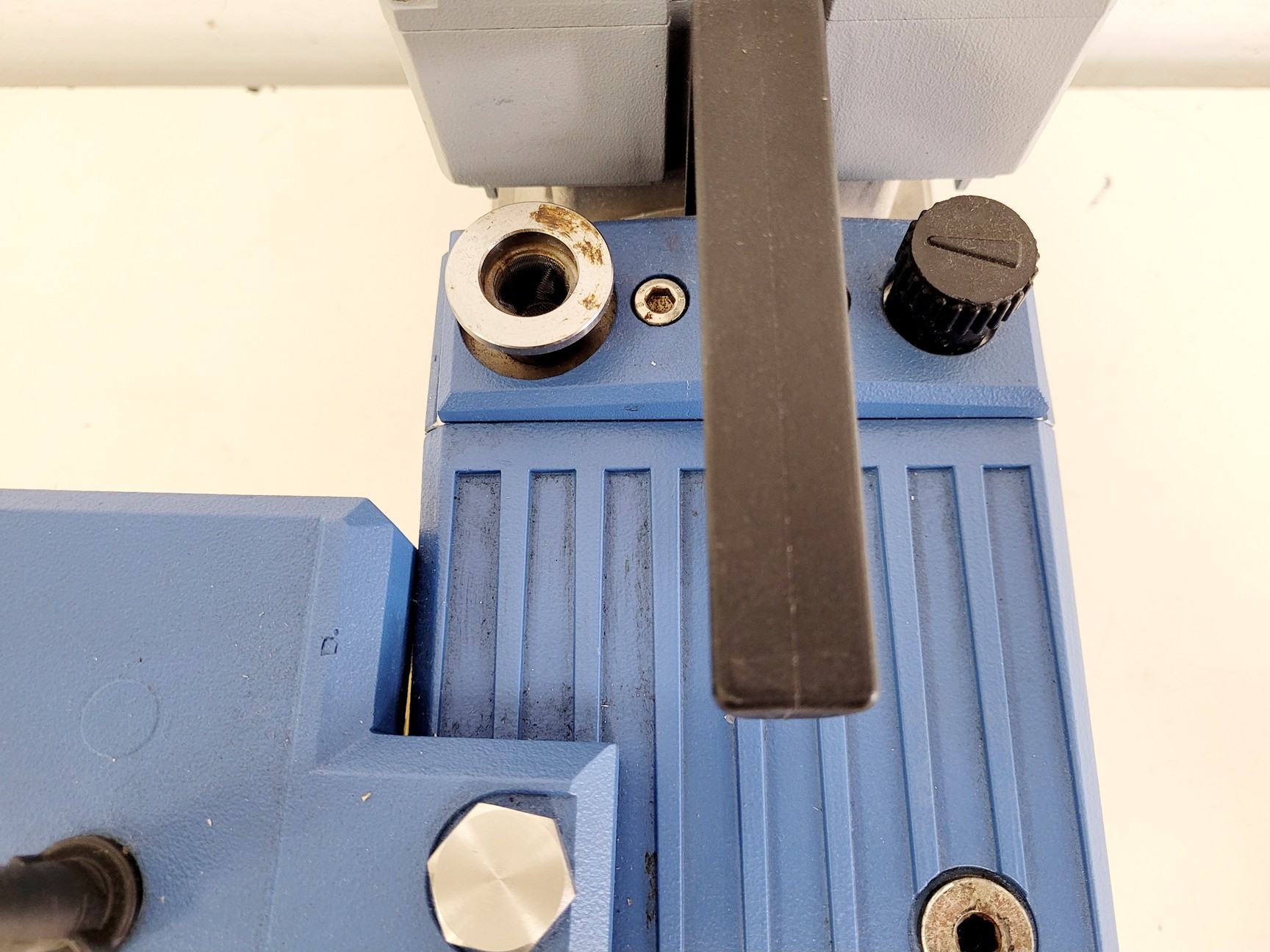 Image of Vacuubrand RZ 2 Rotary Vacuum Pump Lab