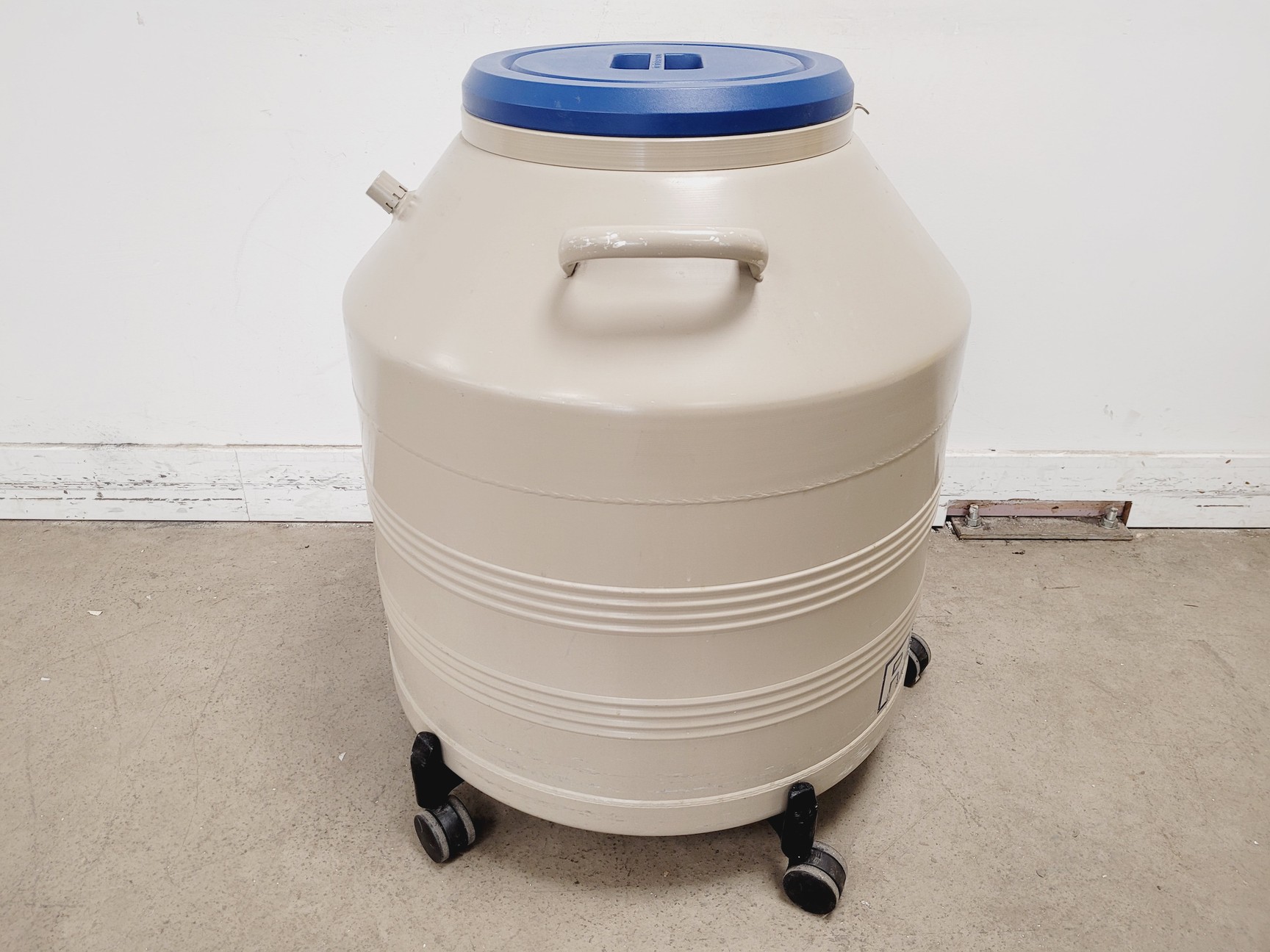 Image of Taylor Wharton 3000 RS 81L Liquid Nitrogen Dewar