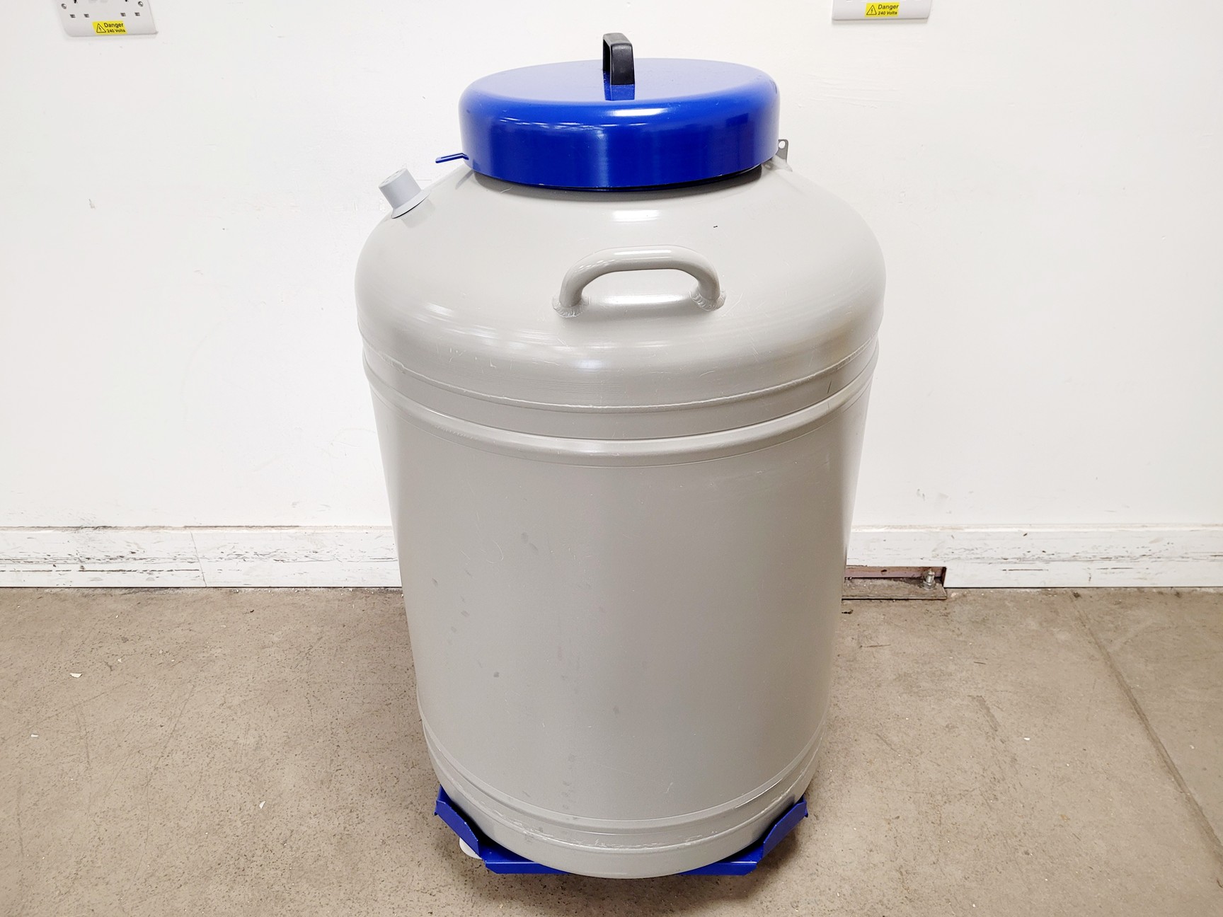 Image of Statebourne Biorack 6000 160L Liquid Nitrogen Dewar