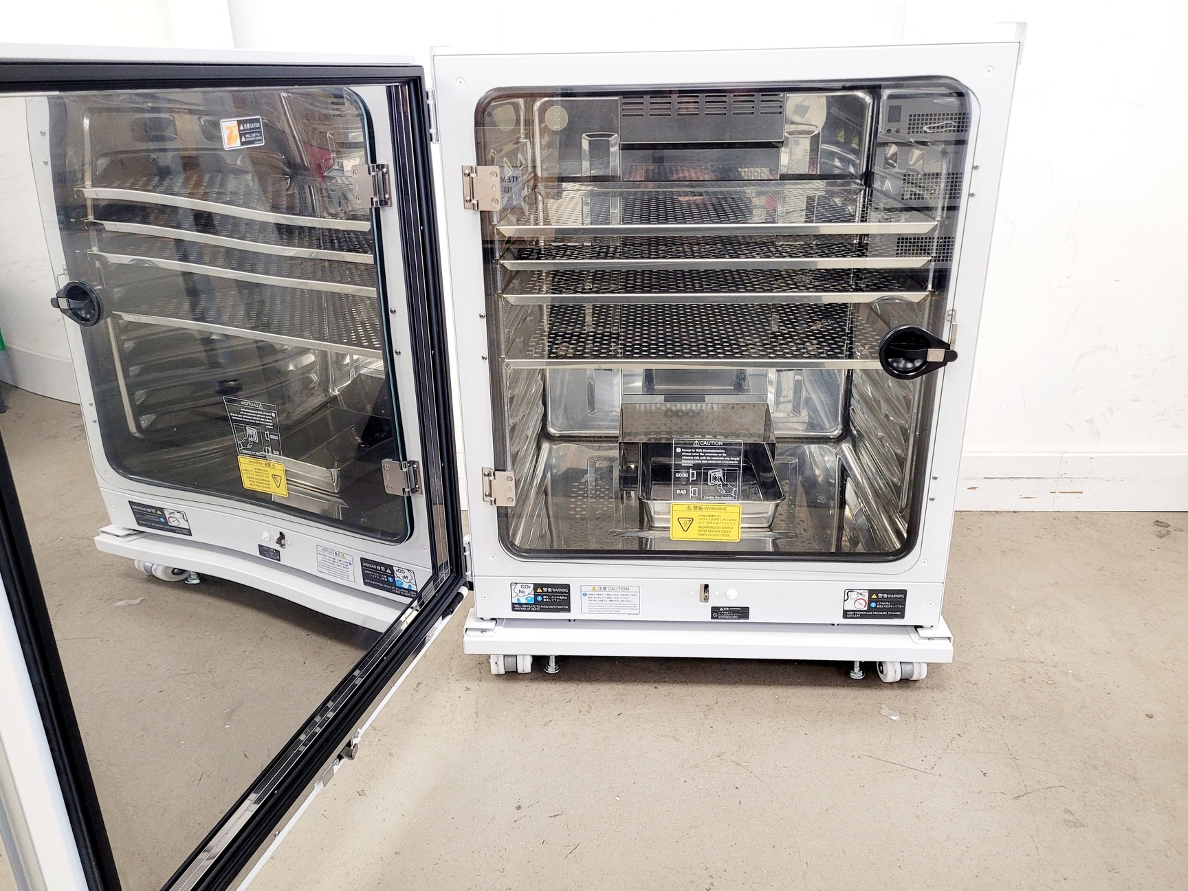 Image of PCHBI MCO-230AICUV-PE CO2 Incubator Lab