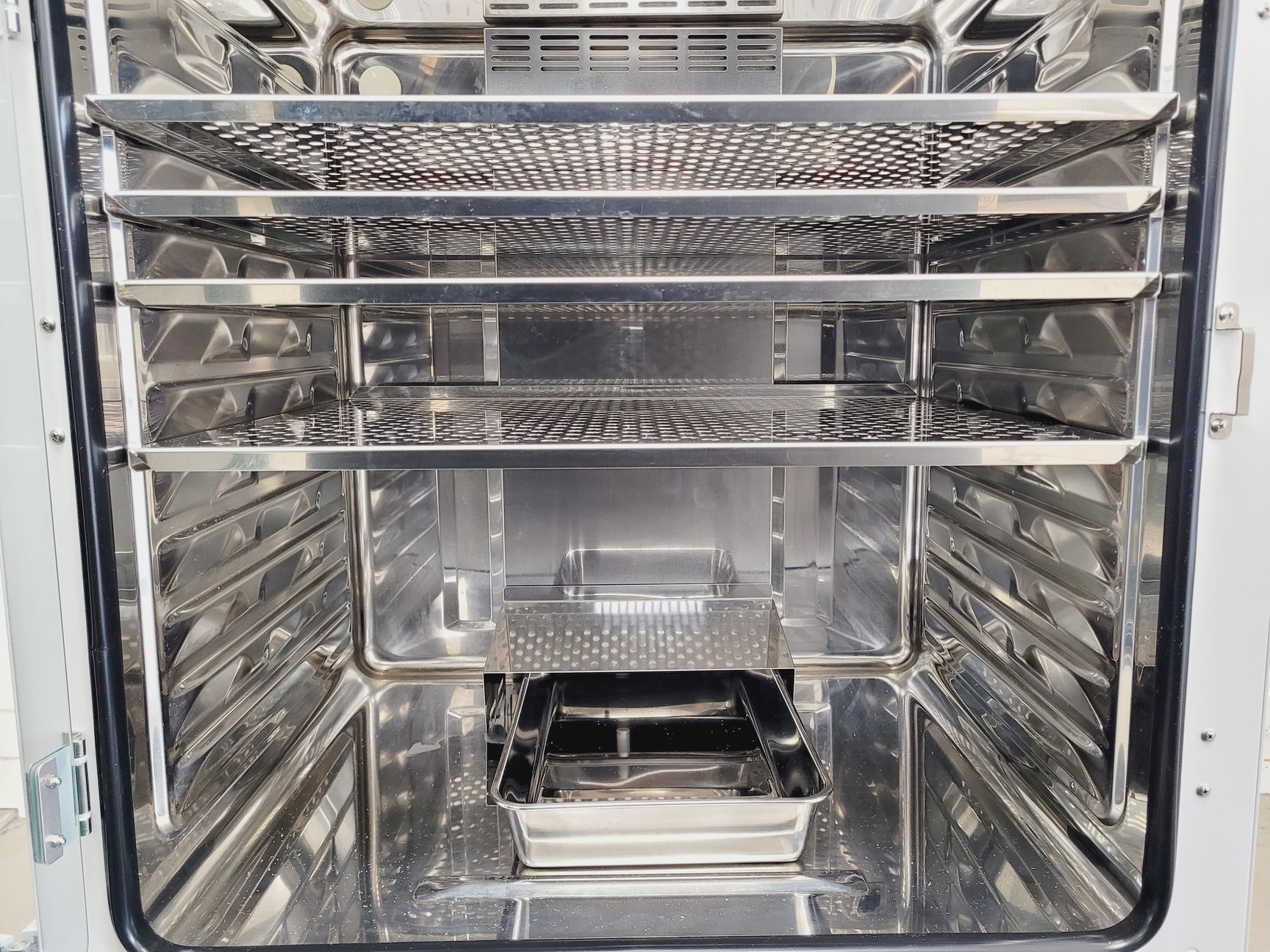 Image of PCHBI MCO-230AICUV-PE CO2 Incubator Lab