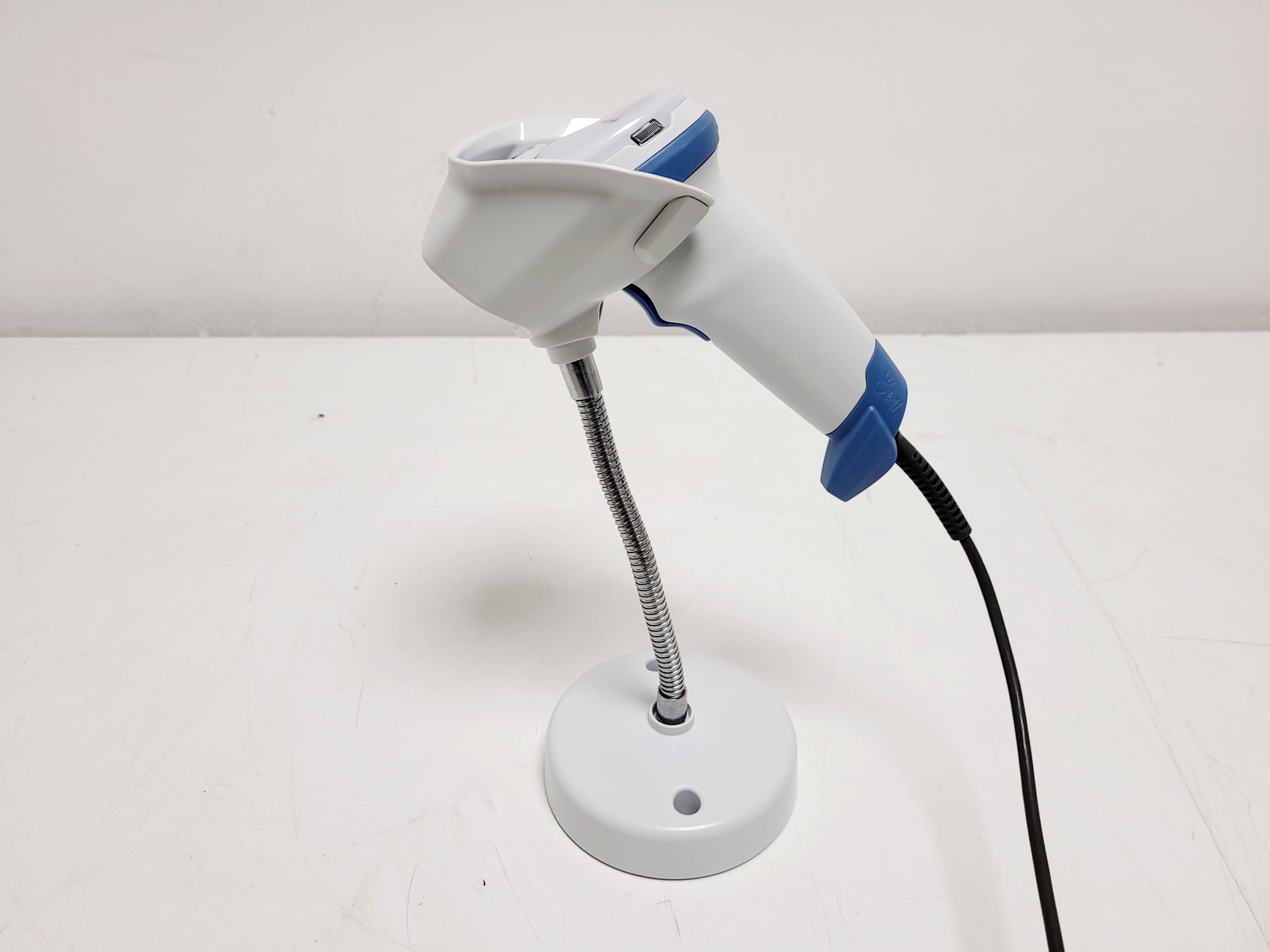 Image of Cepheid GeneXpert IV PCR Machine w/ 51 x Self-Adhesive Plate Seals