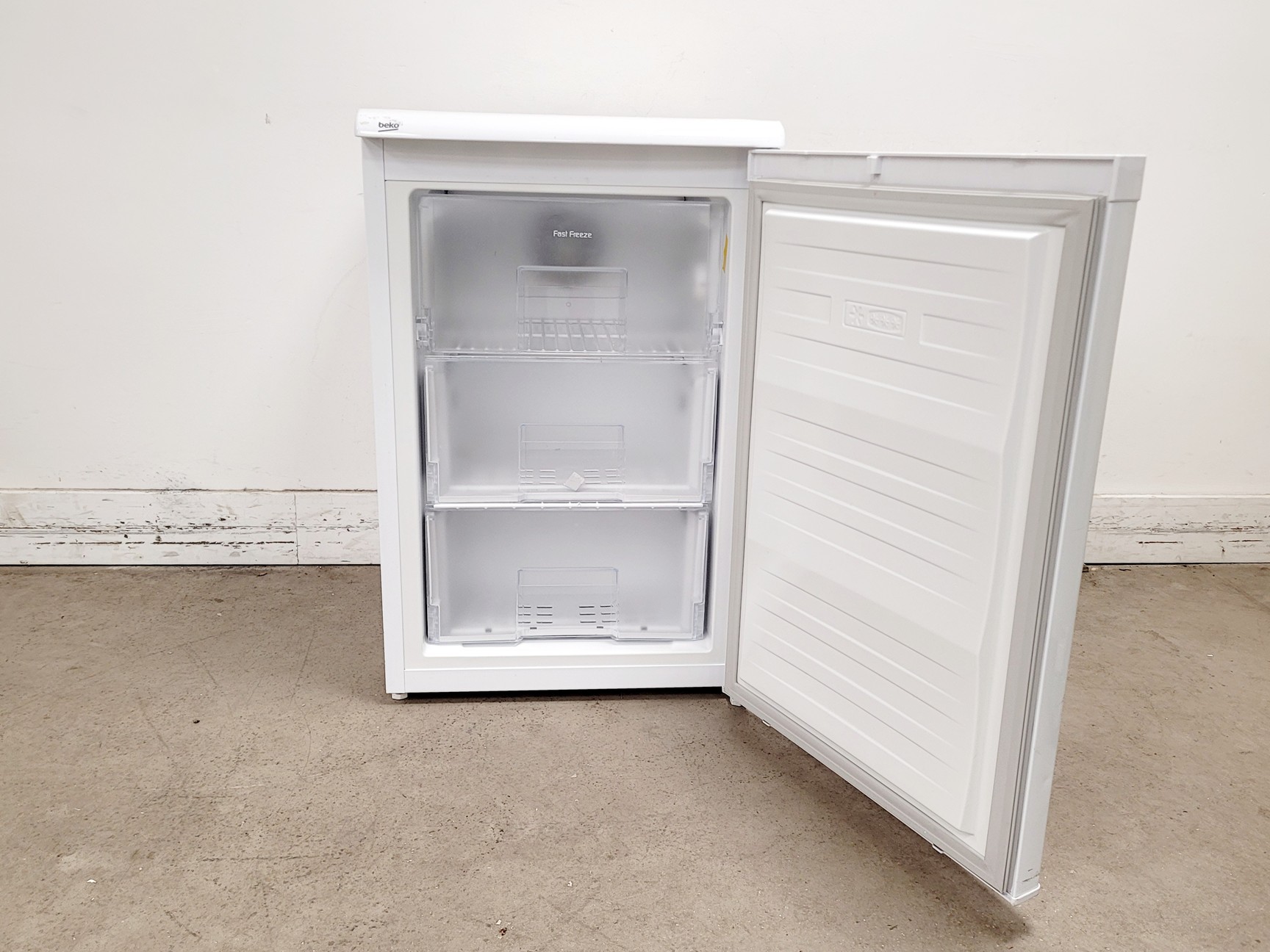 Image of Beko FXF553W Freezer