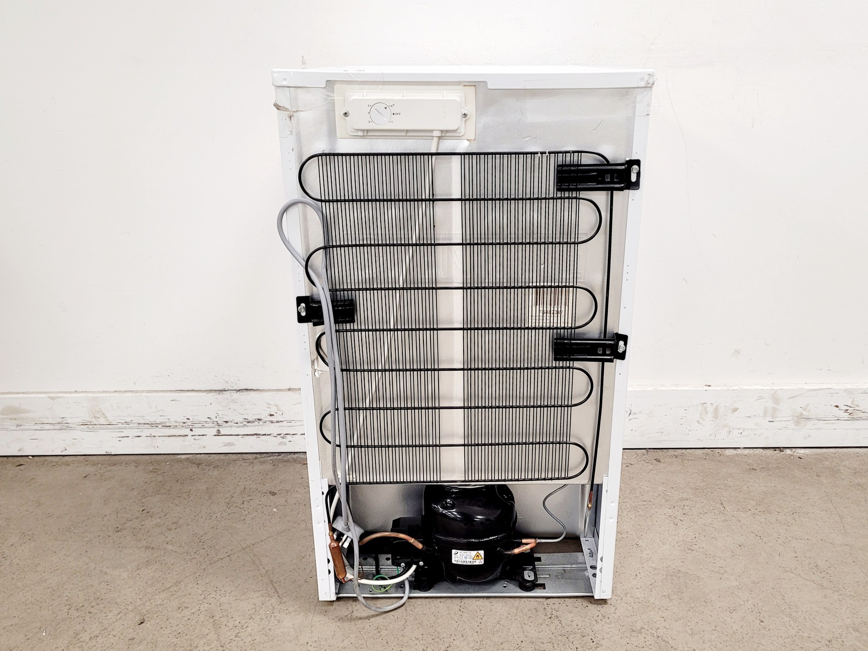 Image of Beko FS4823W Freezer