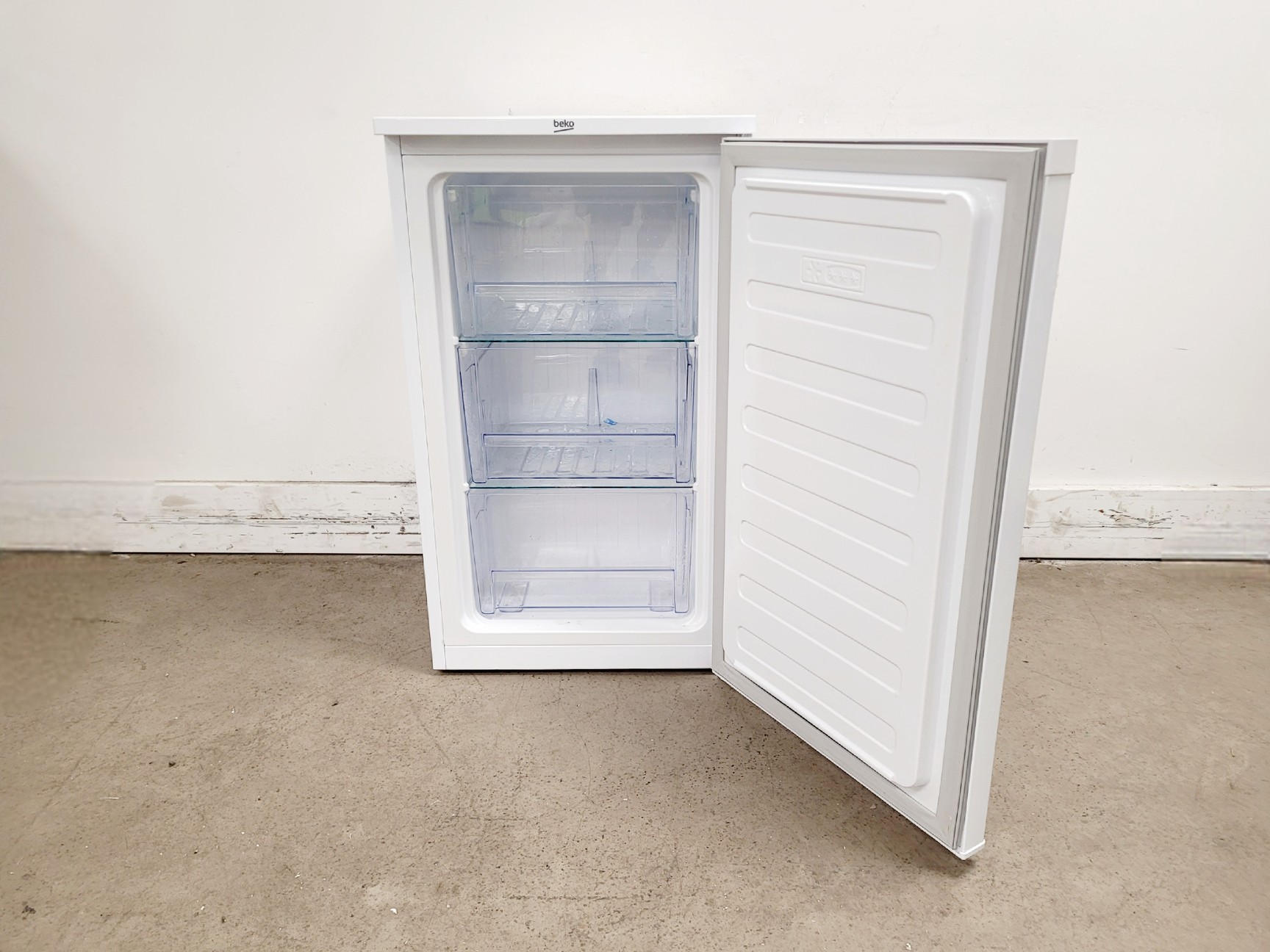 Image of Beko FS4823W Freezer