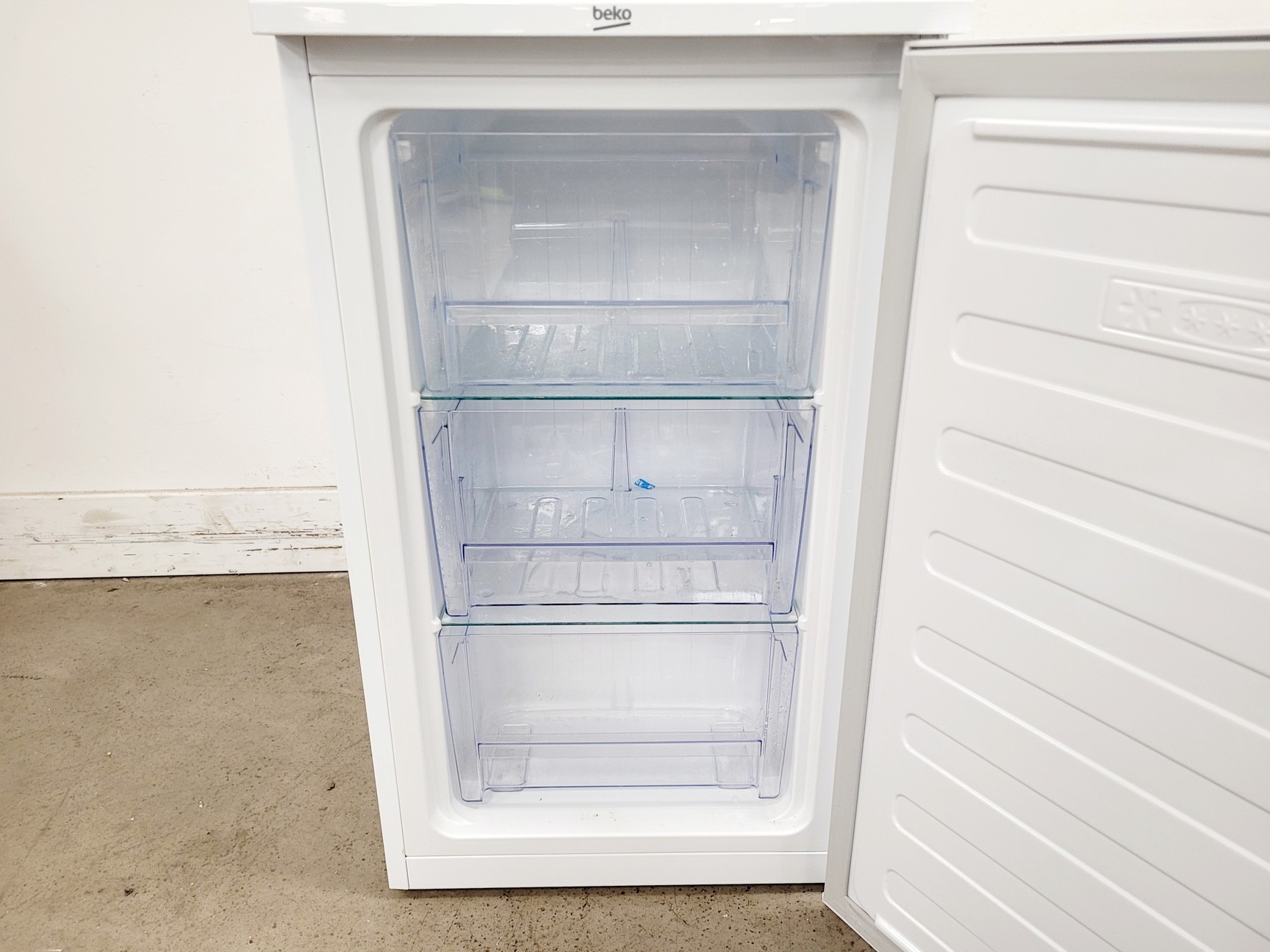 Image of Beko FS4823W Freezer