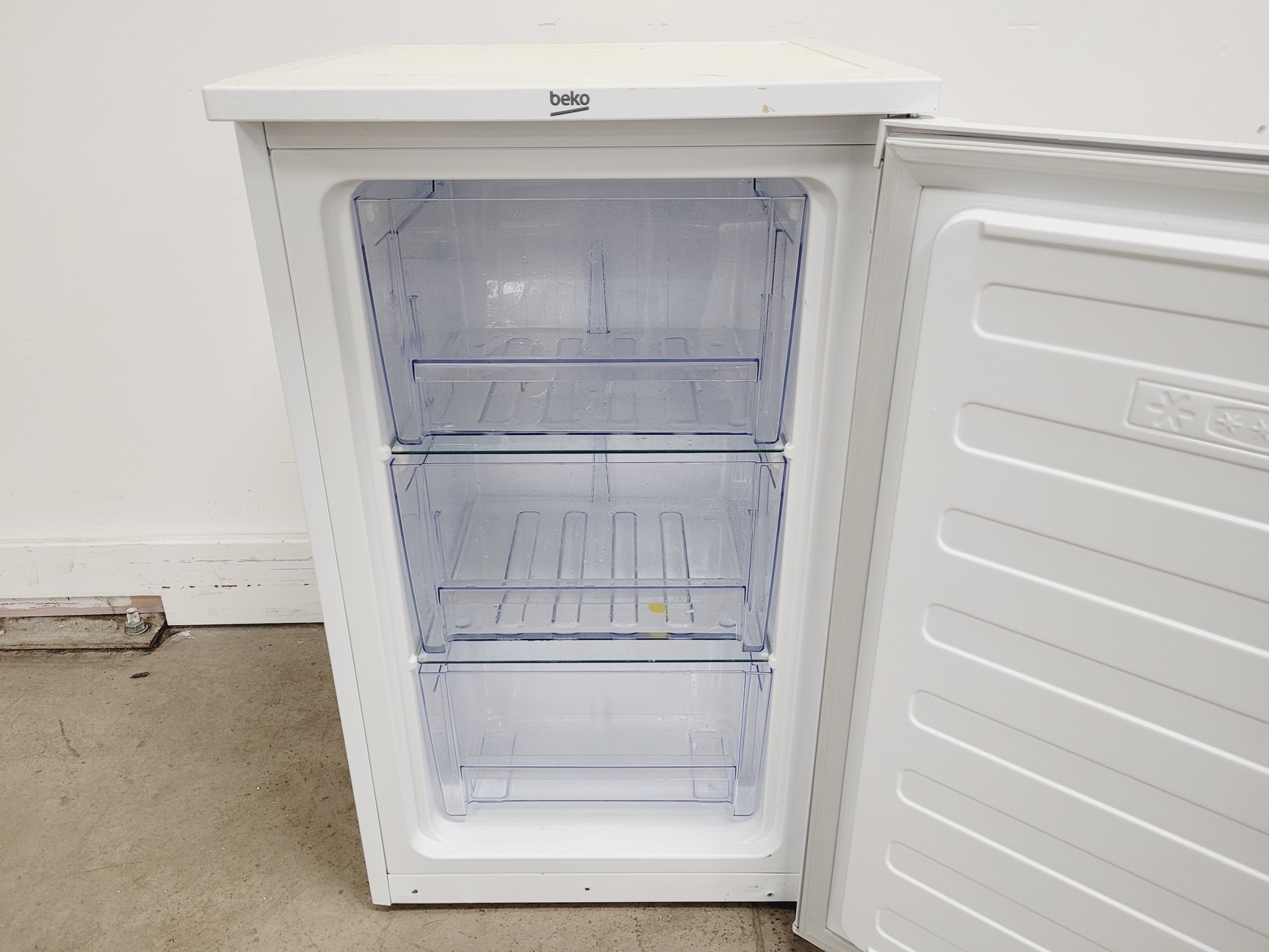 Image of Beko FS4823W Freezer