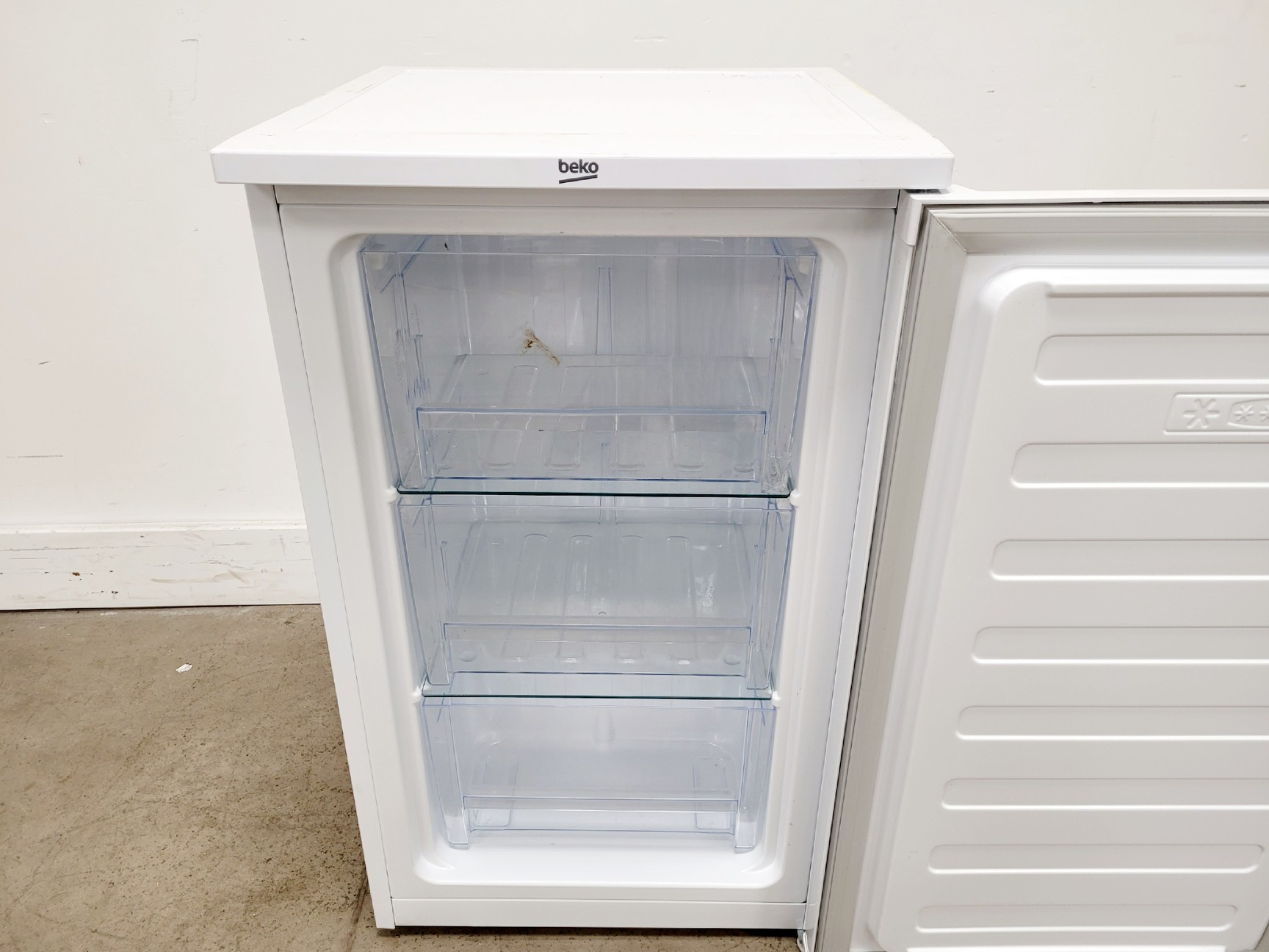 Image of Beko FS4823W Freezer