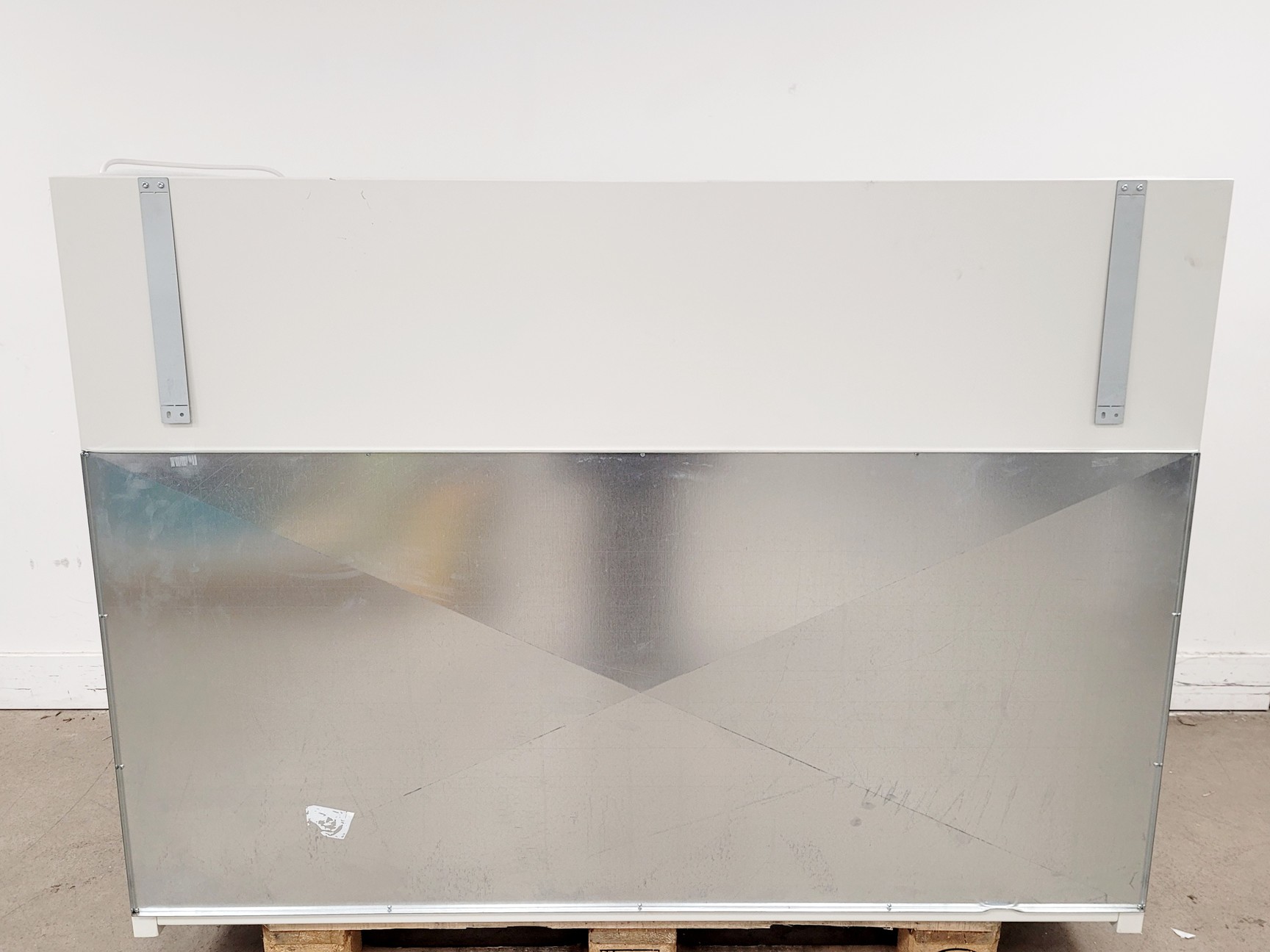 Image of Thermo Scientific HERAGuard Eco 1.5 Clean Bench 2017 Lab