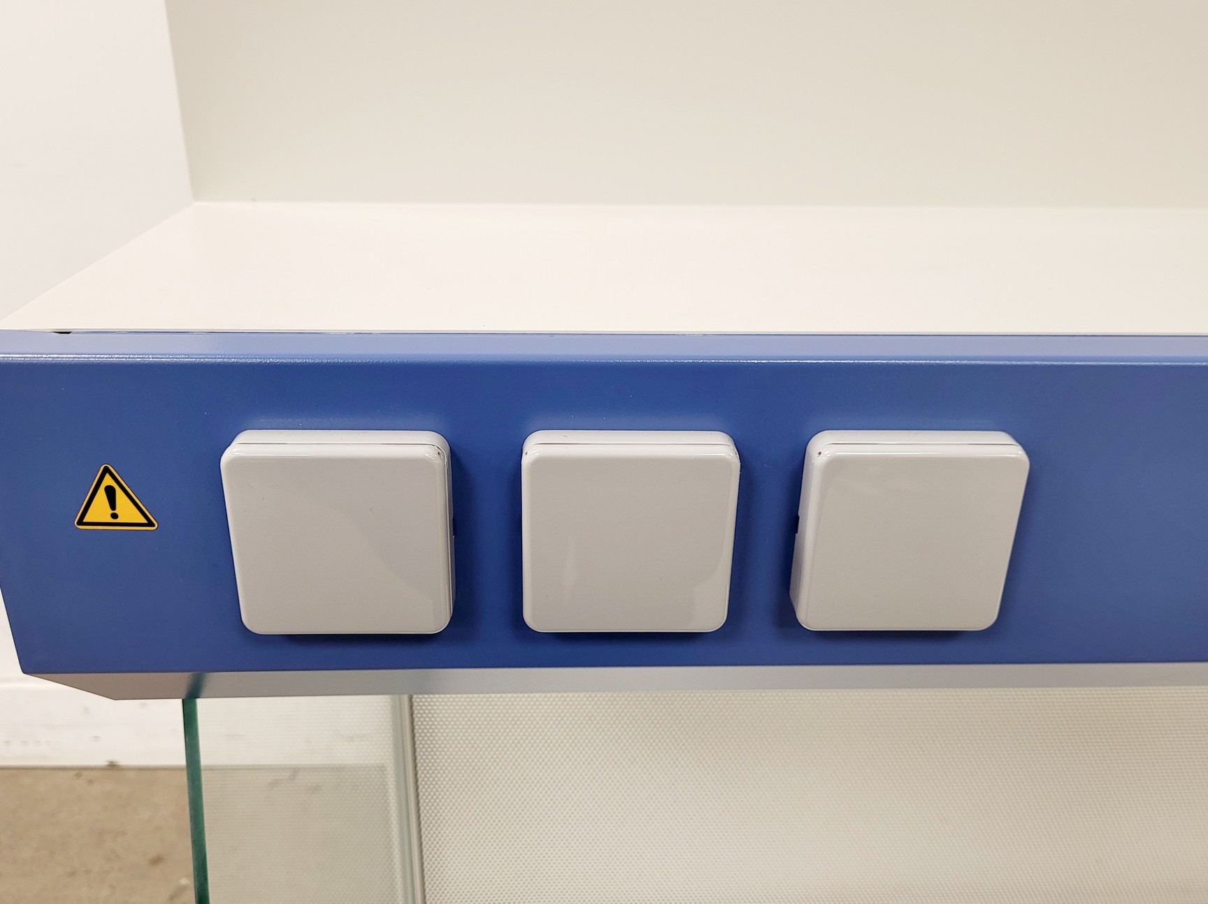 Image of Thermo Scientific HERAGuard Eco 1.5 Clean Bench 2017 Lab