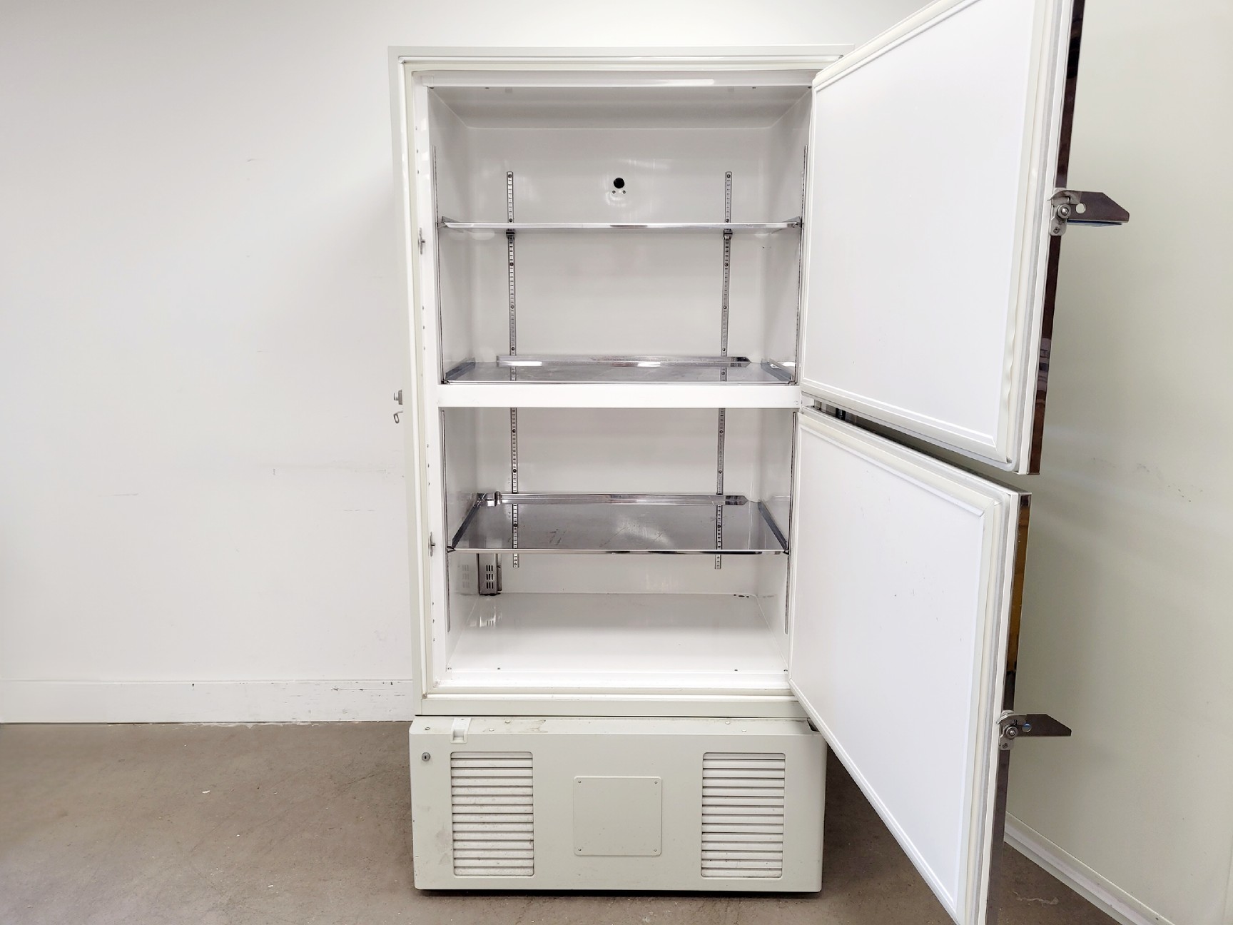 Image of Panasonic MDF-U700VX-PE Ultra-Low Temperature Freezer