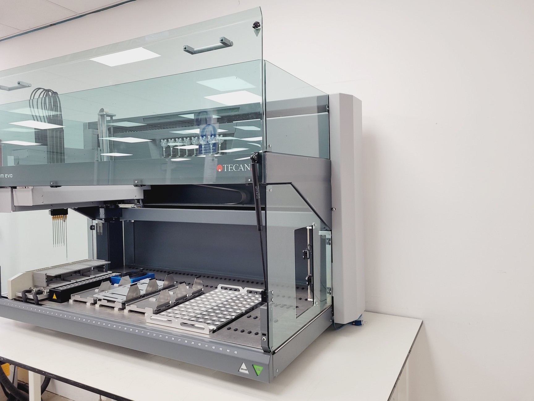 Image of Tecan Freedom Evo-2 150 Base Liquid Handler System w/ LiHa-8 Head Lab