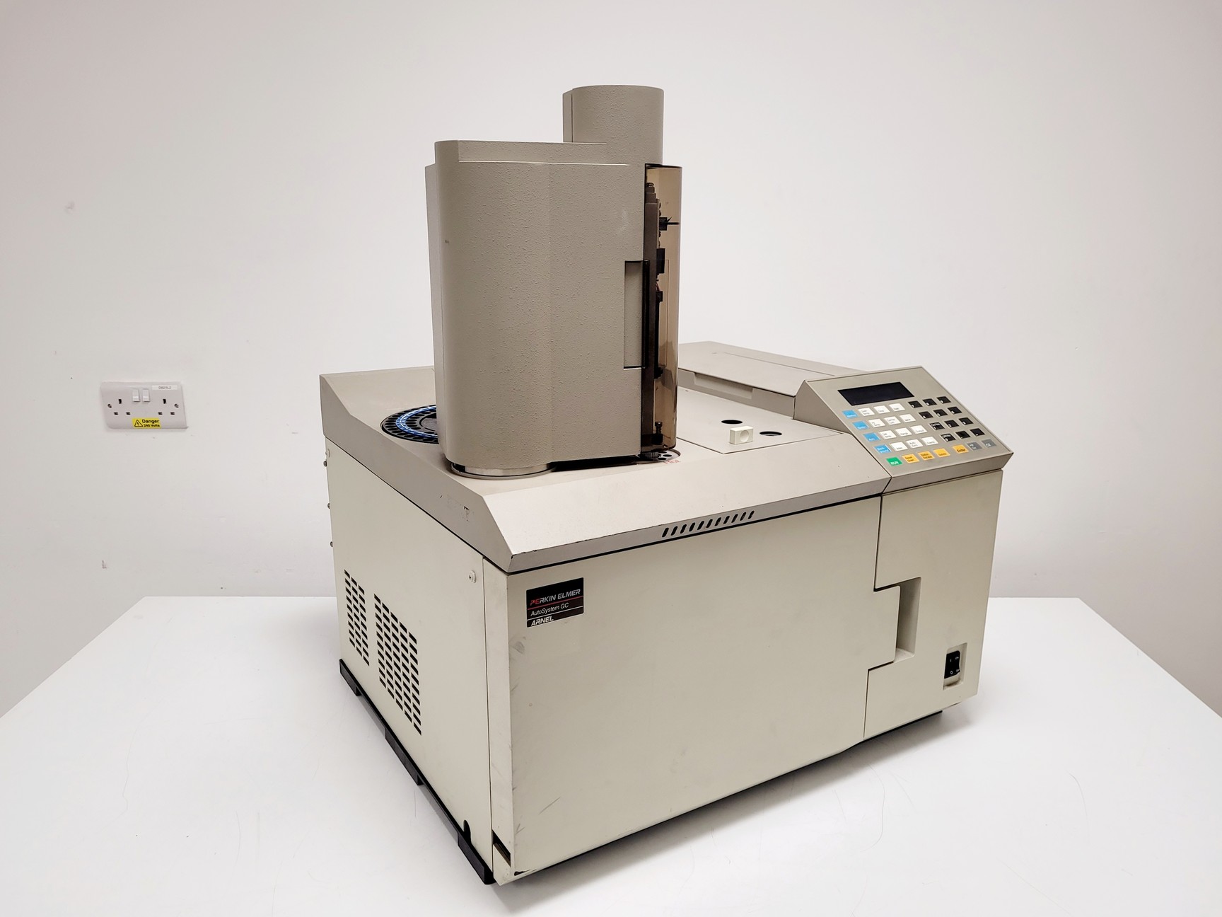 Image of Perkin Elmer AutoSystem GC Arnel GC-MS Gas Chromatography System w PC & Software