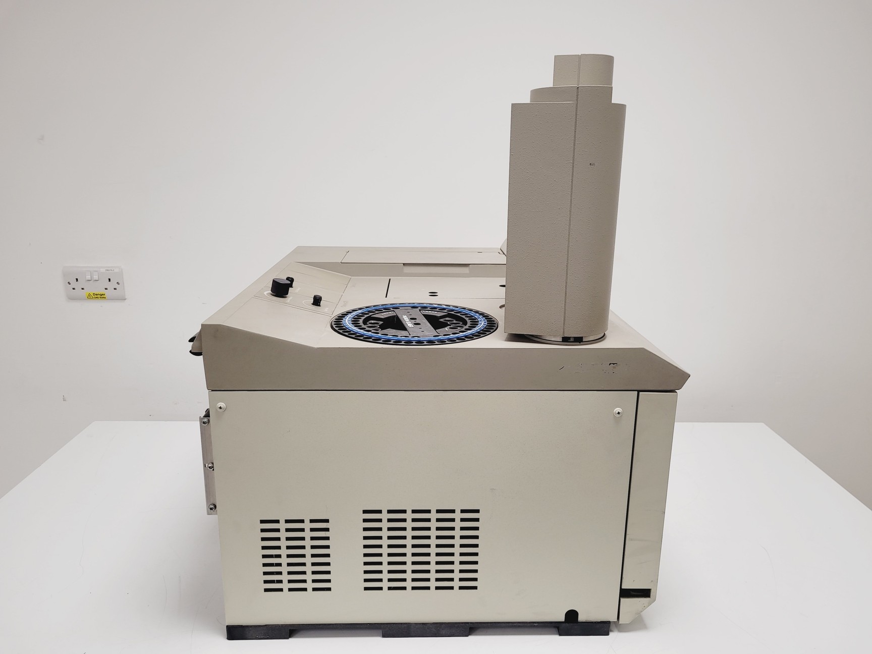Image of Perkin Elmer AutoSystem GC Arnel GC-MS Gas Chromatography System w PC & Software