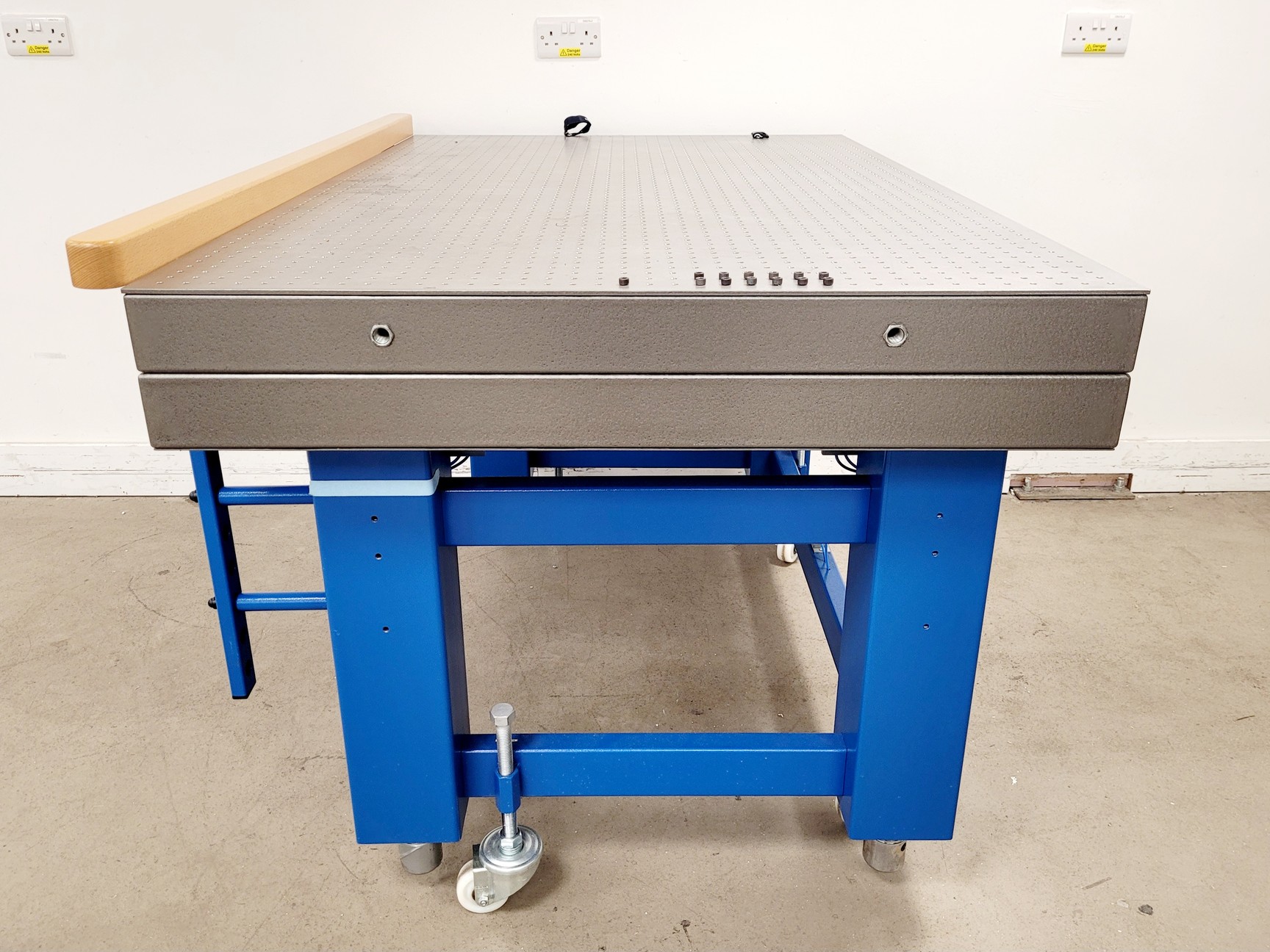 Image of Supertech Instruments STable Active Pneumatic Vibration Isolation Table Imperial