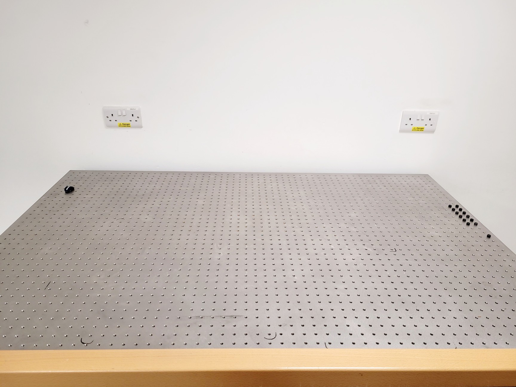 Image of Supertech Instruments STable Active Pneumatic Vibration Isolation Table Imperial
